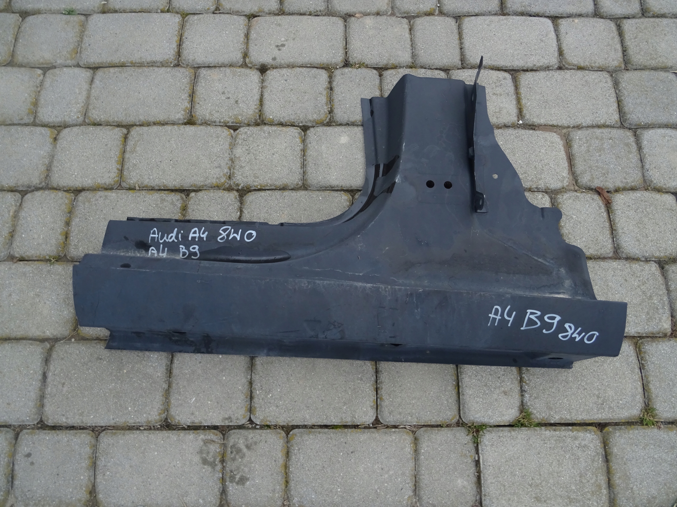 AUDI A4 B9w0 ПОРІГ ПРАВИЙ СТІЙКА ПЕРЕДНІЙ