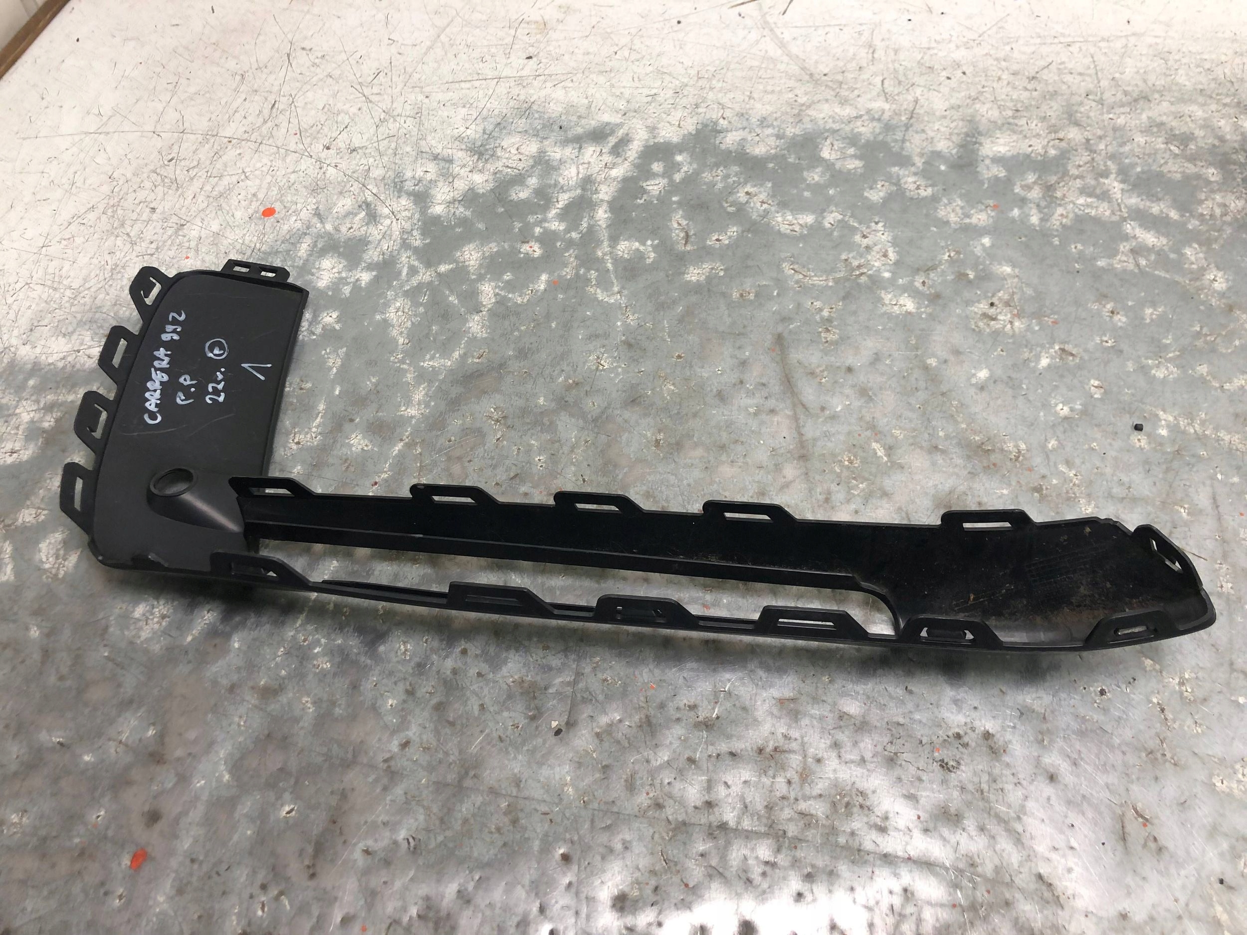 lišta nárazníku pravý předek PORSCHE 992 992807764