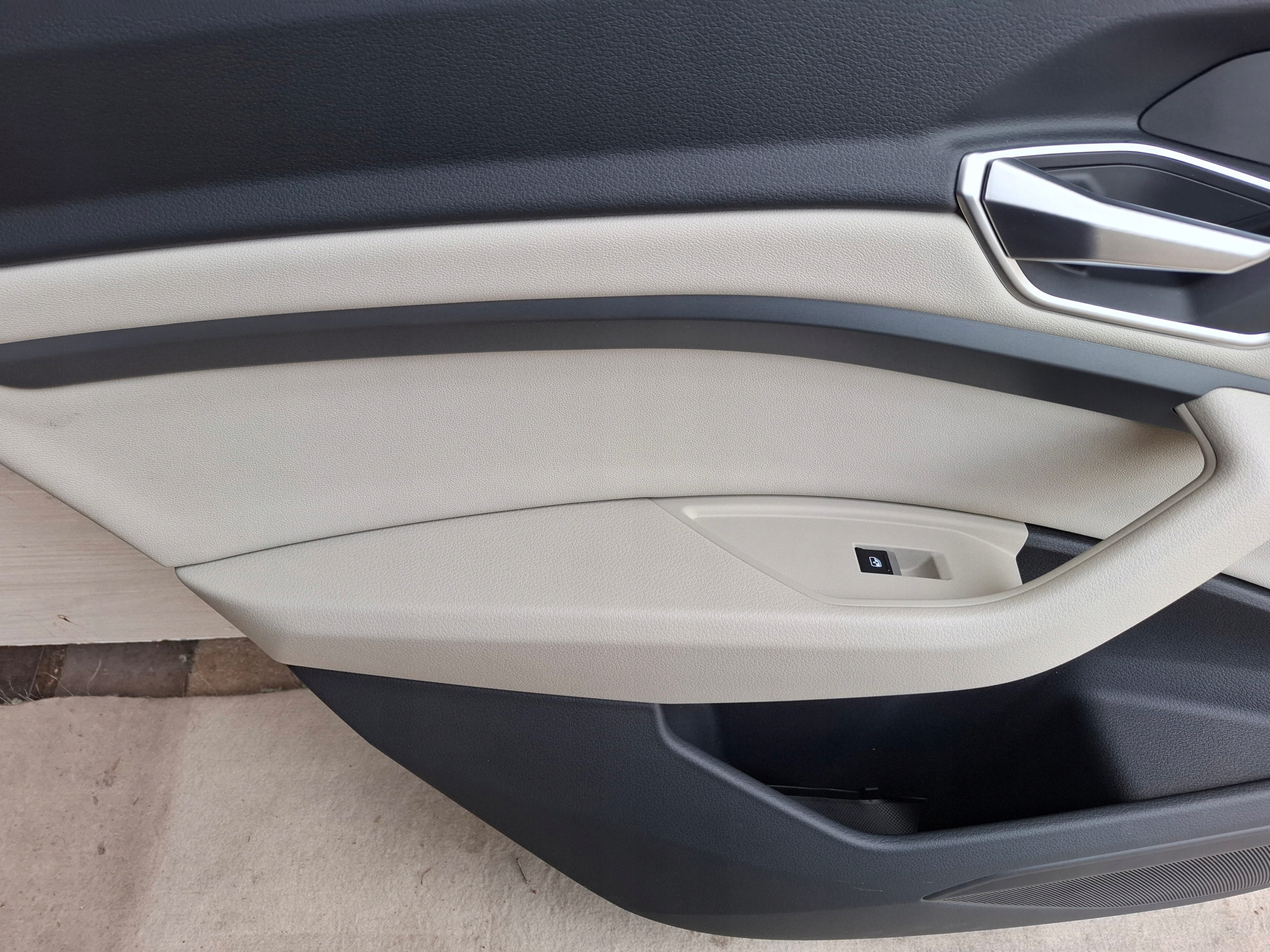 side door left rear part 4KE868065 AUDI E-TRON 4KE