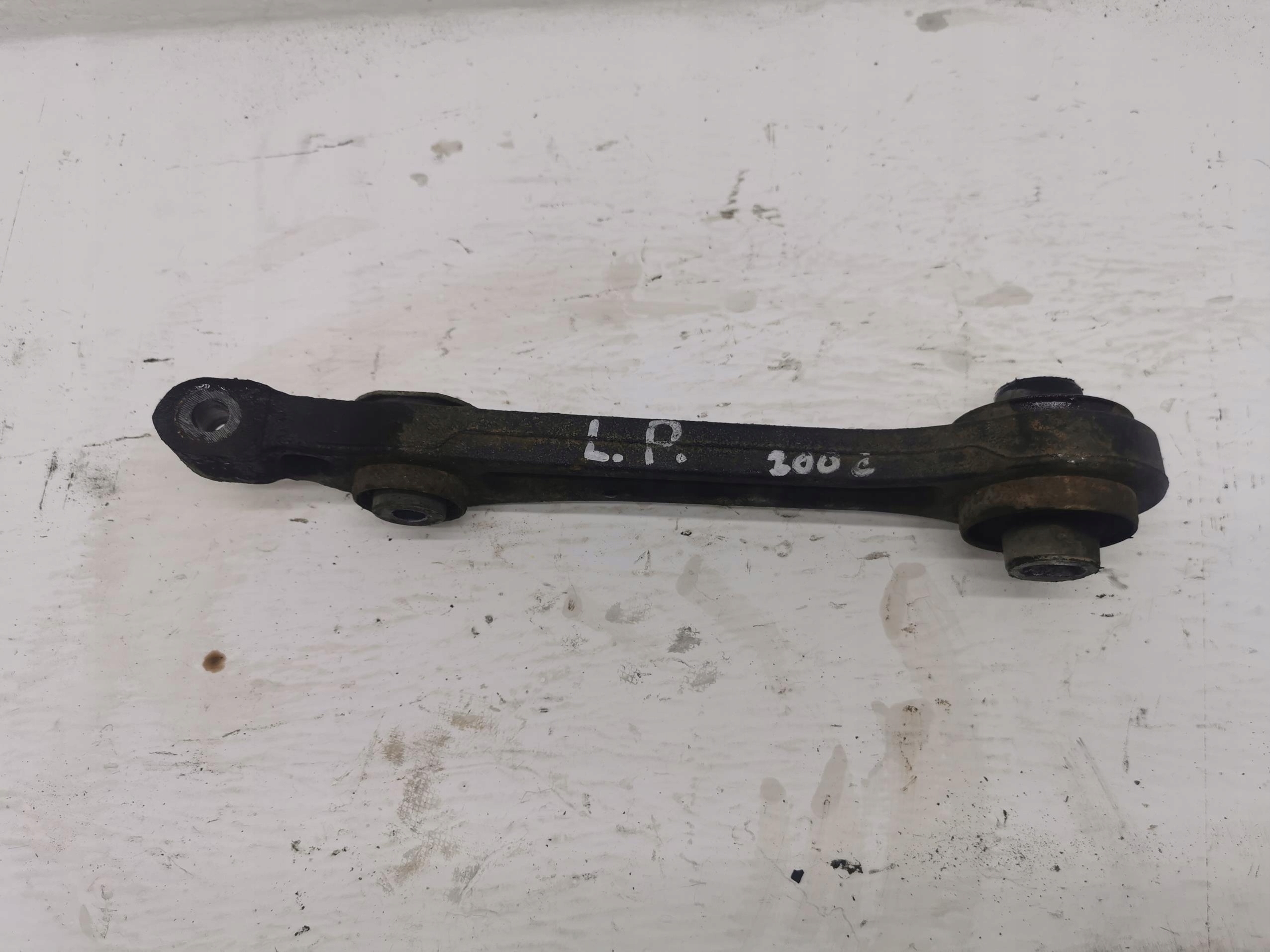arm left front CHRYSLER 300C 3.0 CRD V6 218KM