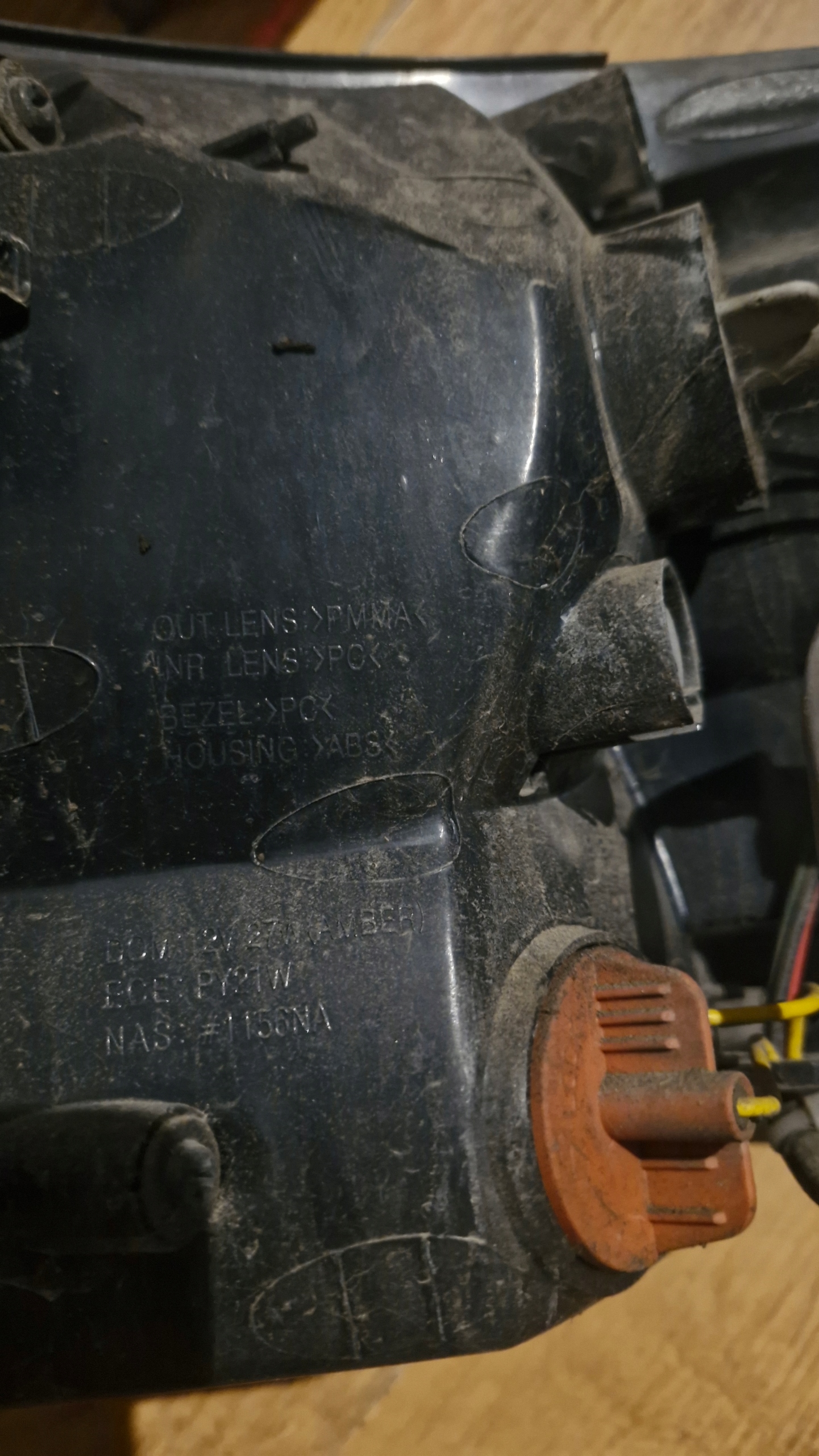 фонарь левый kia CARENS 4 европа оригинал