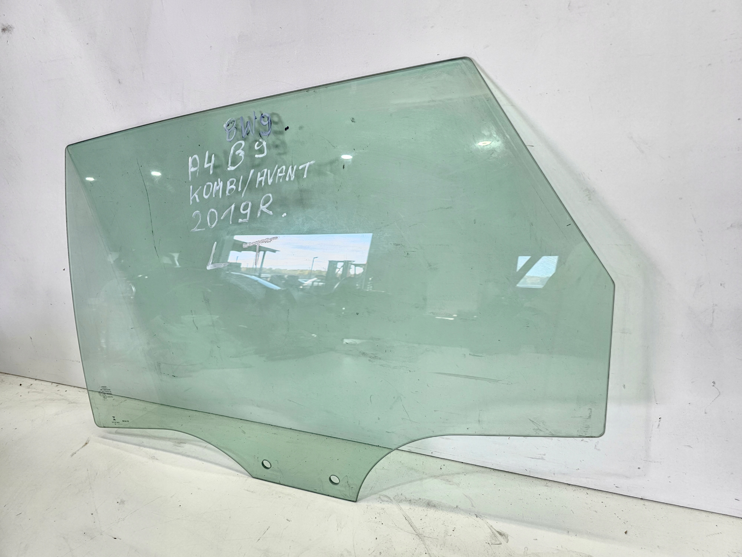 window side door left rear part AUDI A4 B9 AVANT 8W9845205 2019R
