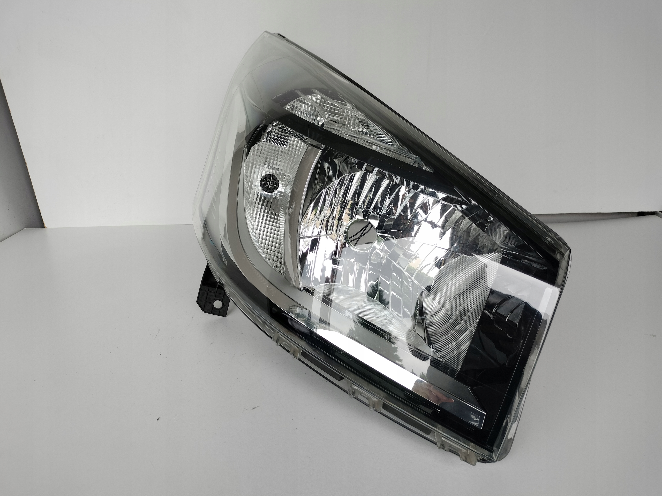 light right REFLEKTOR RENAULT TRAFIC III 14