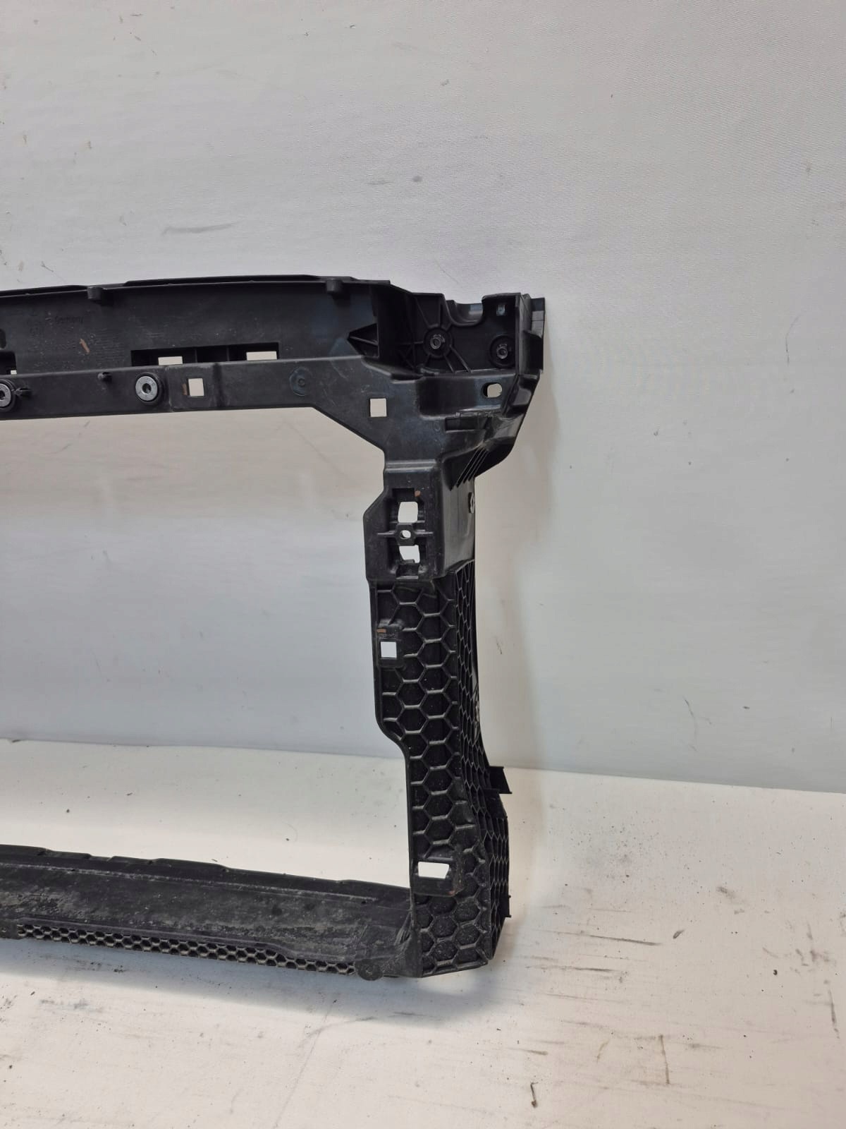VW PASSAT B9 3J0 23- support panel for radiators pillar front 3J0805588E