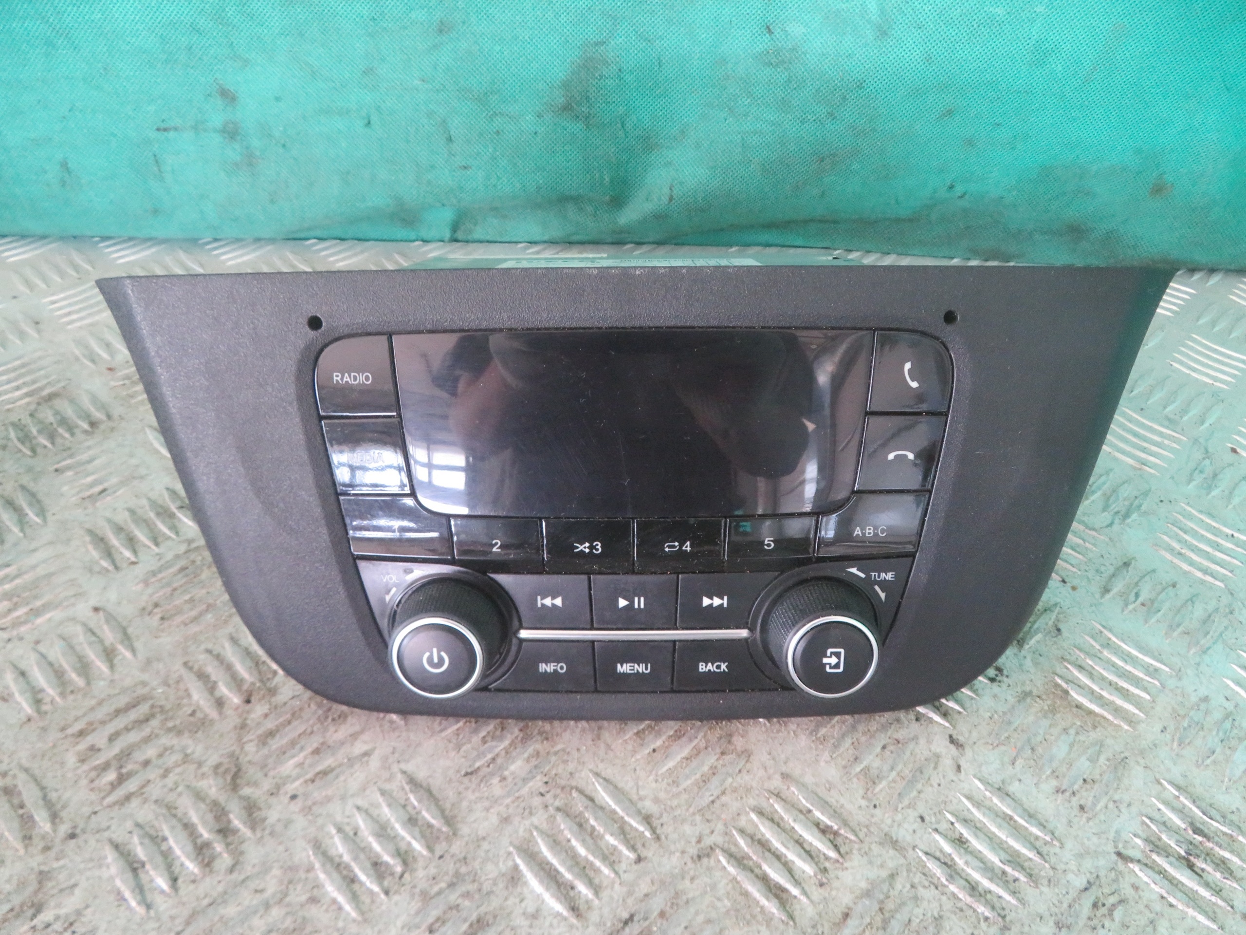 RADIO IVECO DAILY 24R 28780942