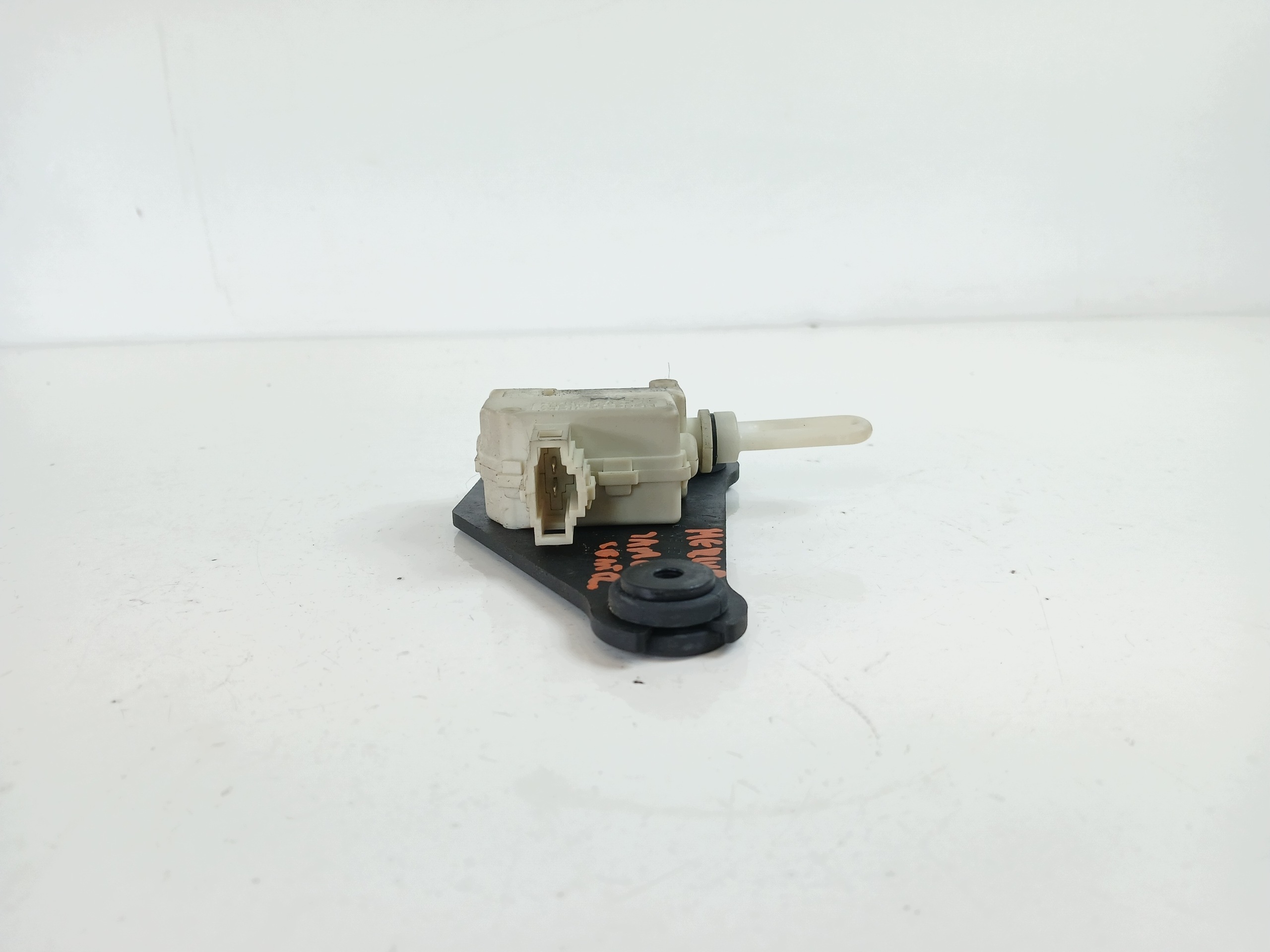 OPEL MERIVA A damper of a lock bonnet boot