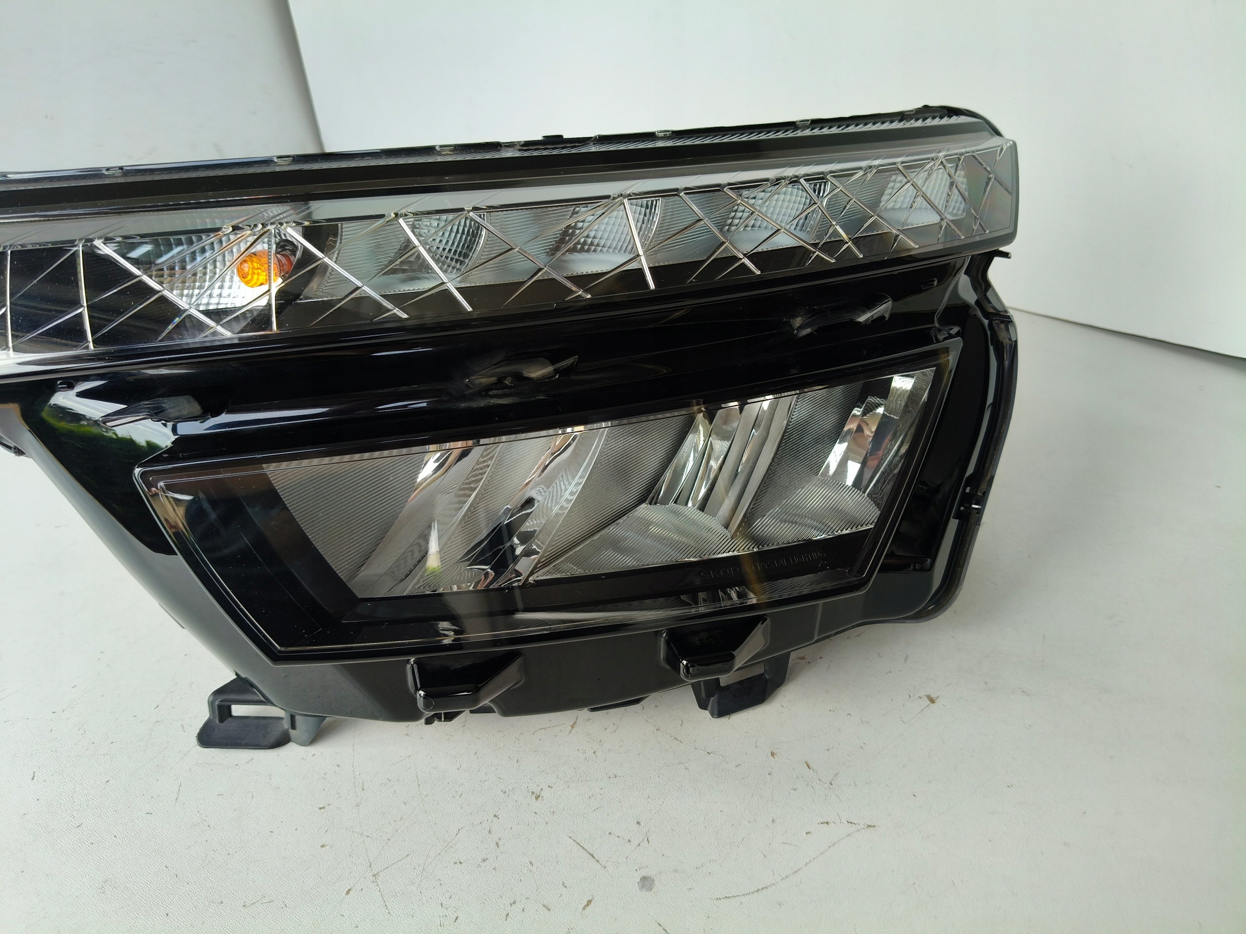 light left REFLEKTOR SKODA KAMIQ 658 18- LED