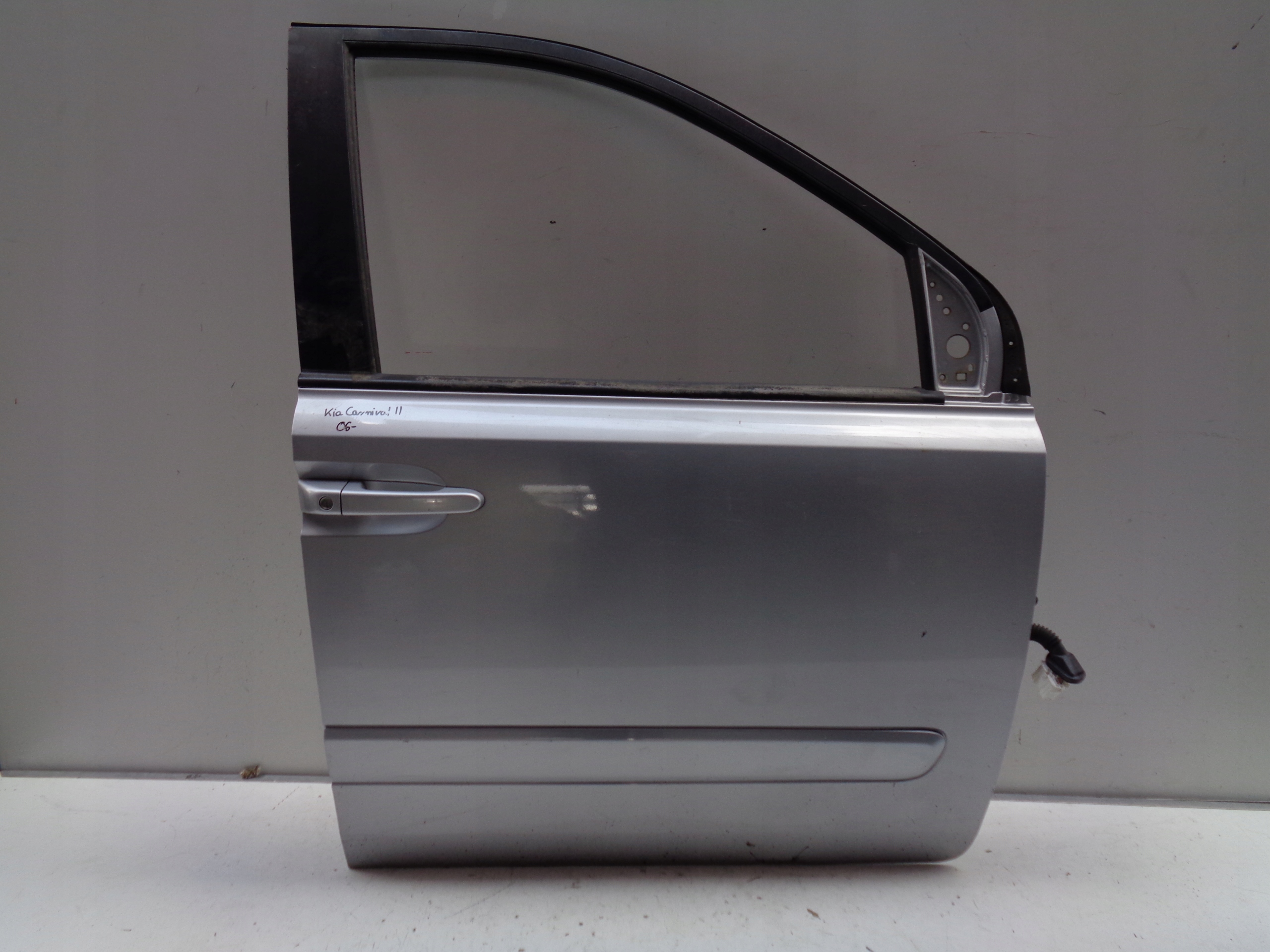 door right front KIA CARNIVAL 06- + window