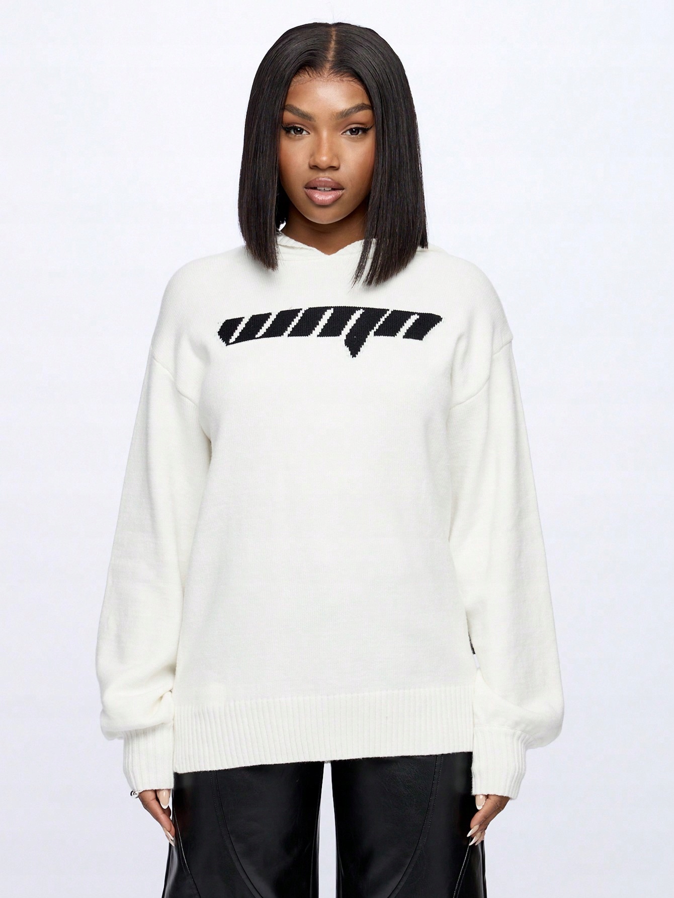 Volný Svetřík S Kapucí Snížená Ramena Bílo-černý Casual Sumwon S 36