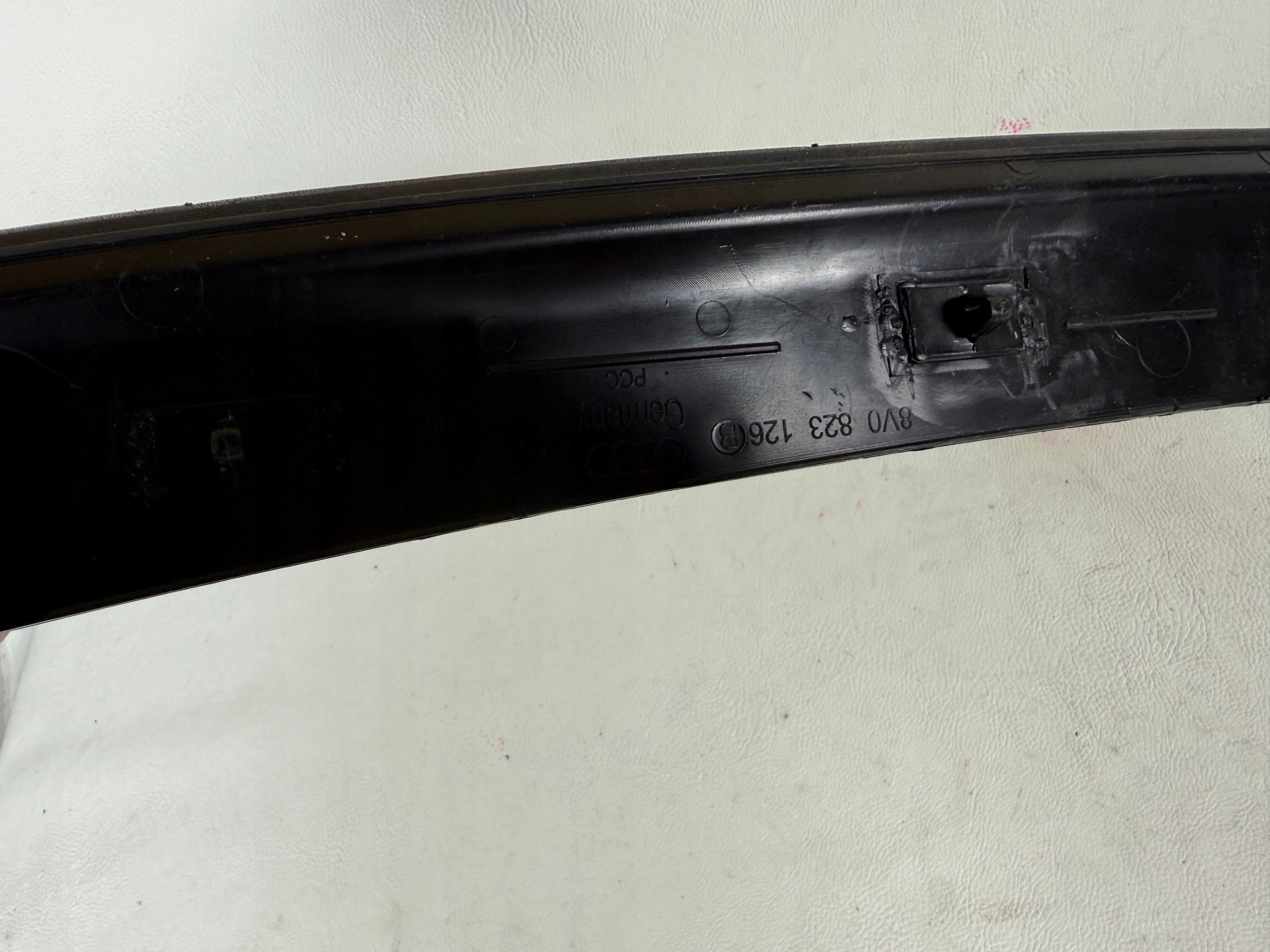 Audi A3 8V gasket moulding bonnets 8V0823126B