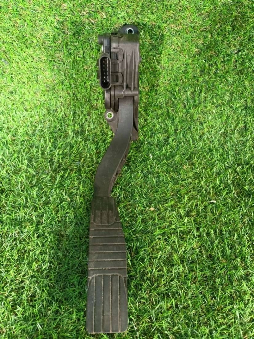 accelerator pedal Chevrolet Captiva facelift 2013 20784691