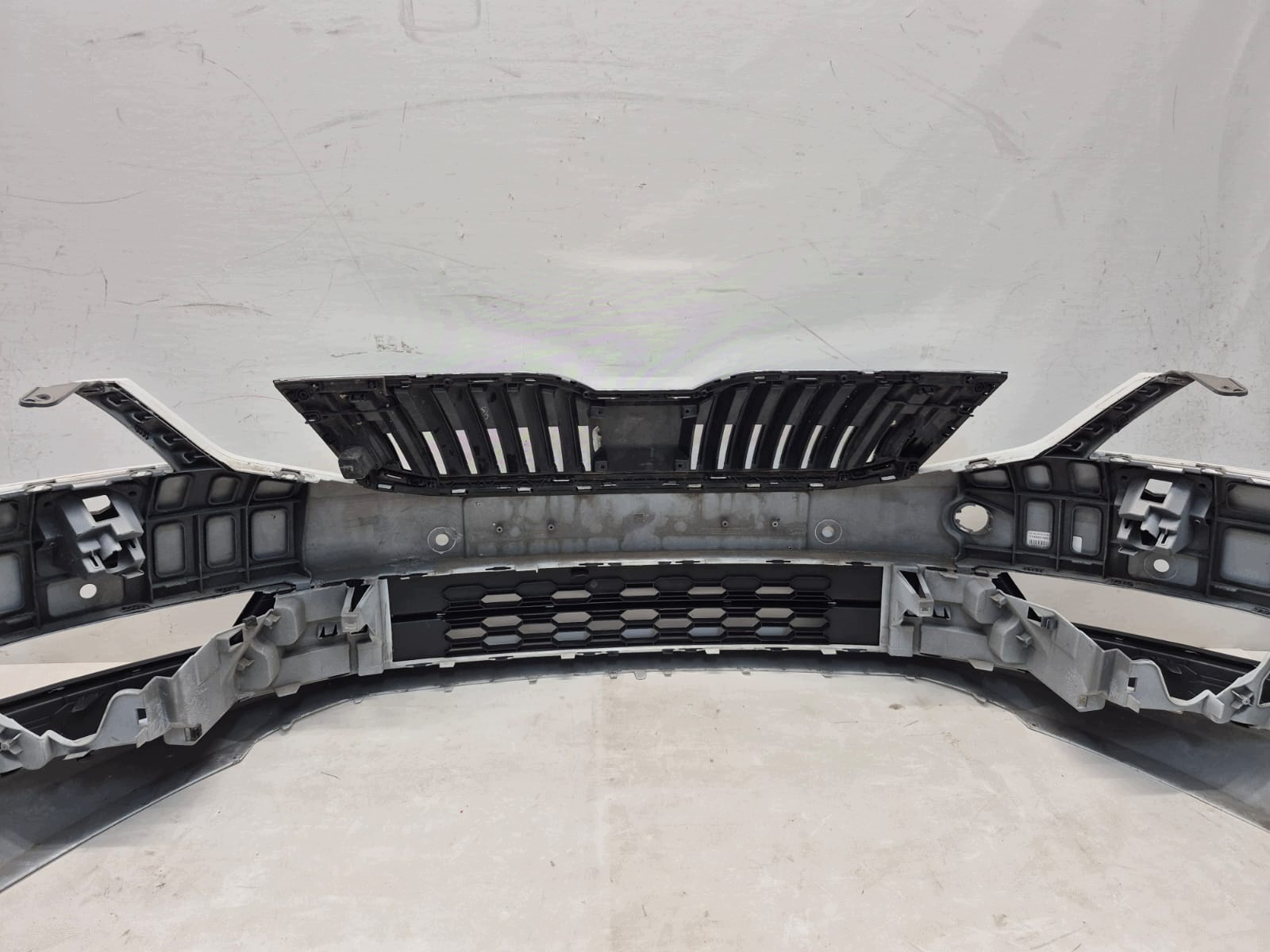 SKODA OCTAVIA III LIFT 17- bumper front front SPR 4XPDC 5E0807221N