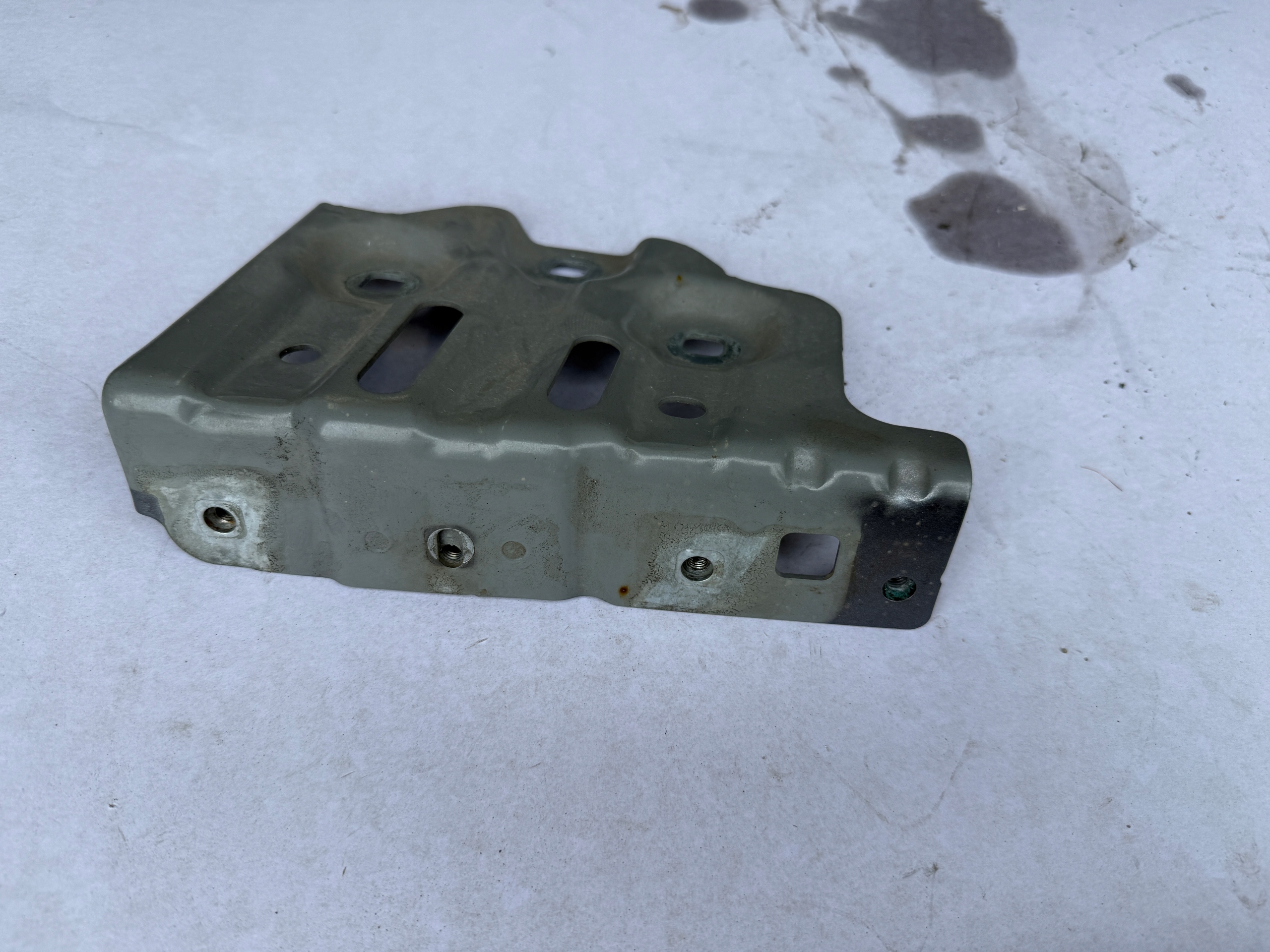 RENAULT AUSTRAL E-TECH Support plaque Console Aile Gauche Avant 631230165R