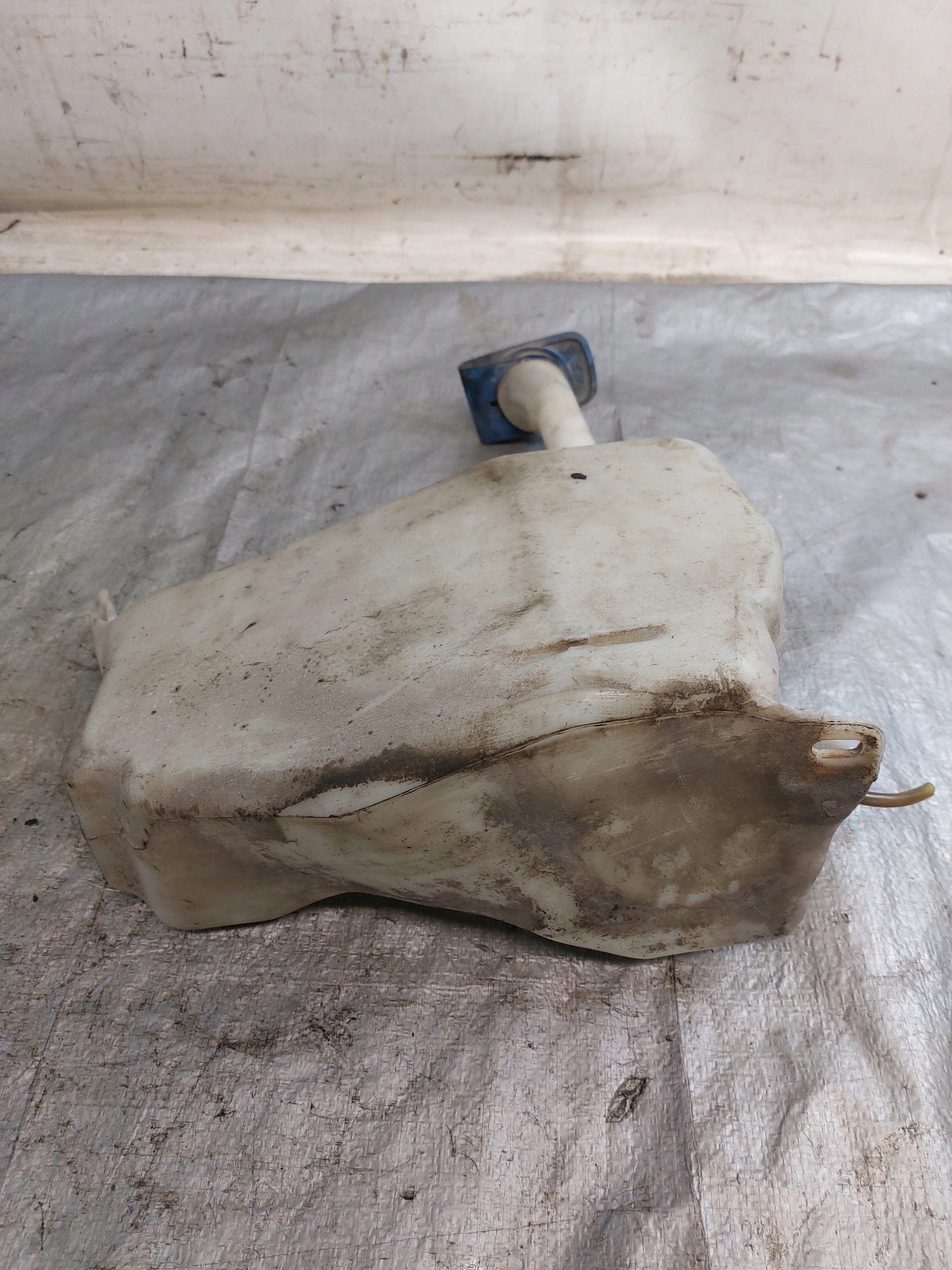 washer fluid tank VW TRANSPORTER T4