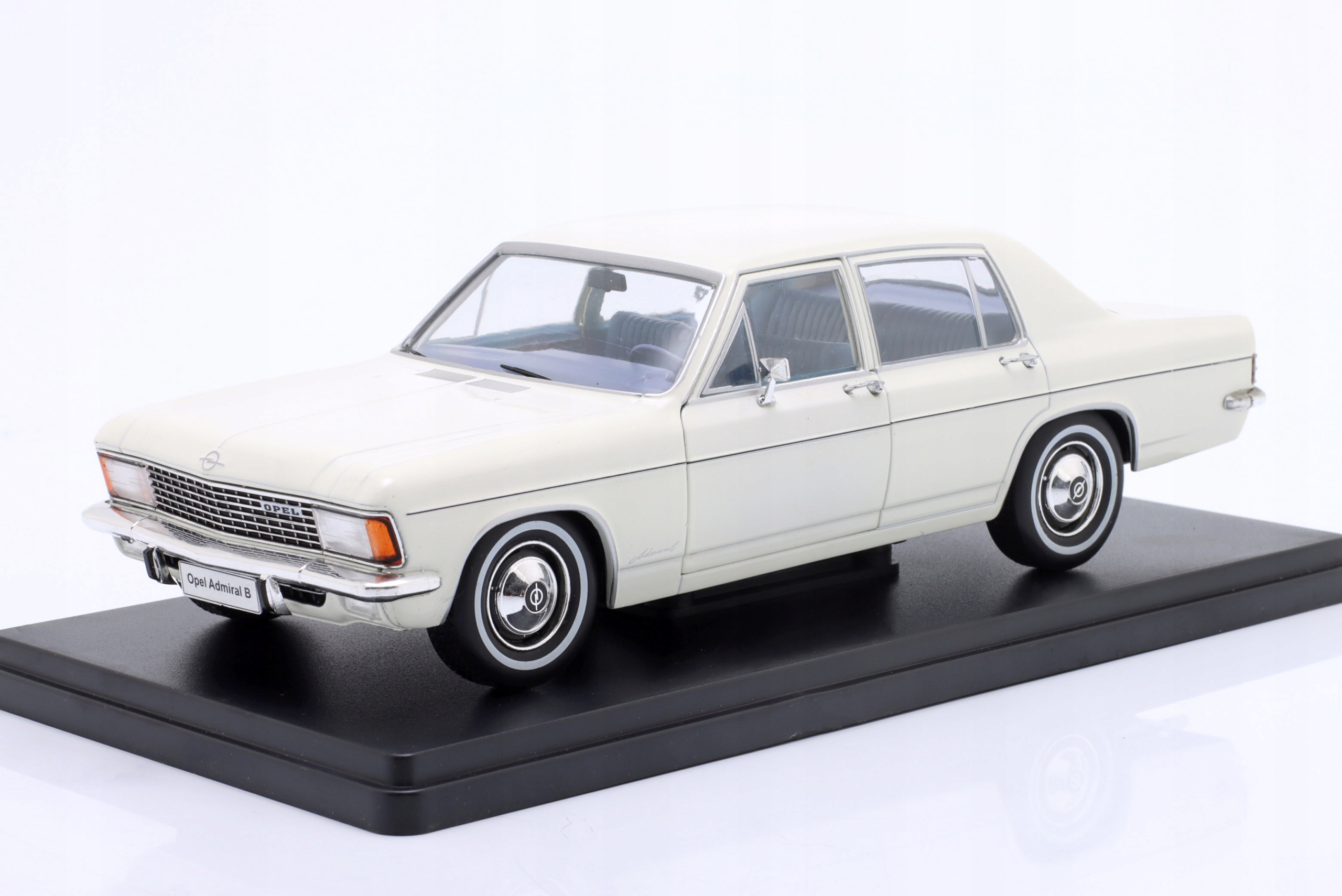 Opel Admiral B 1969 White Bílá Hachette 1:24 1/24 Model Auta AB24P013