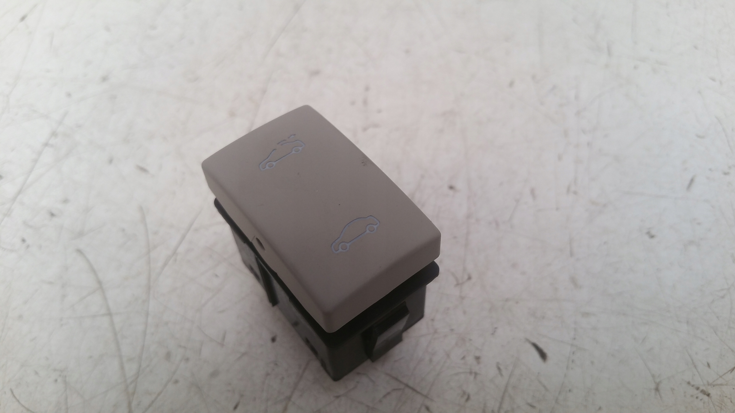 Bouton du capot Opel Astra J