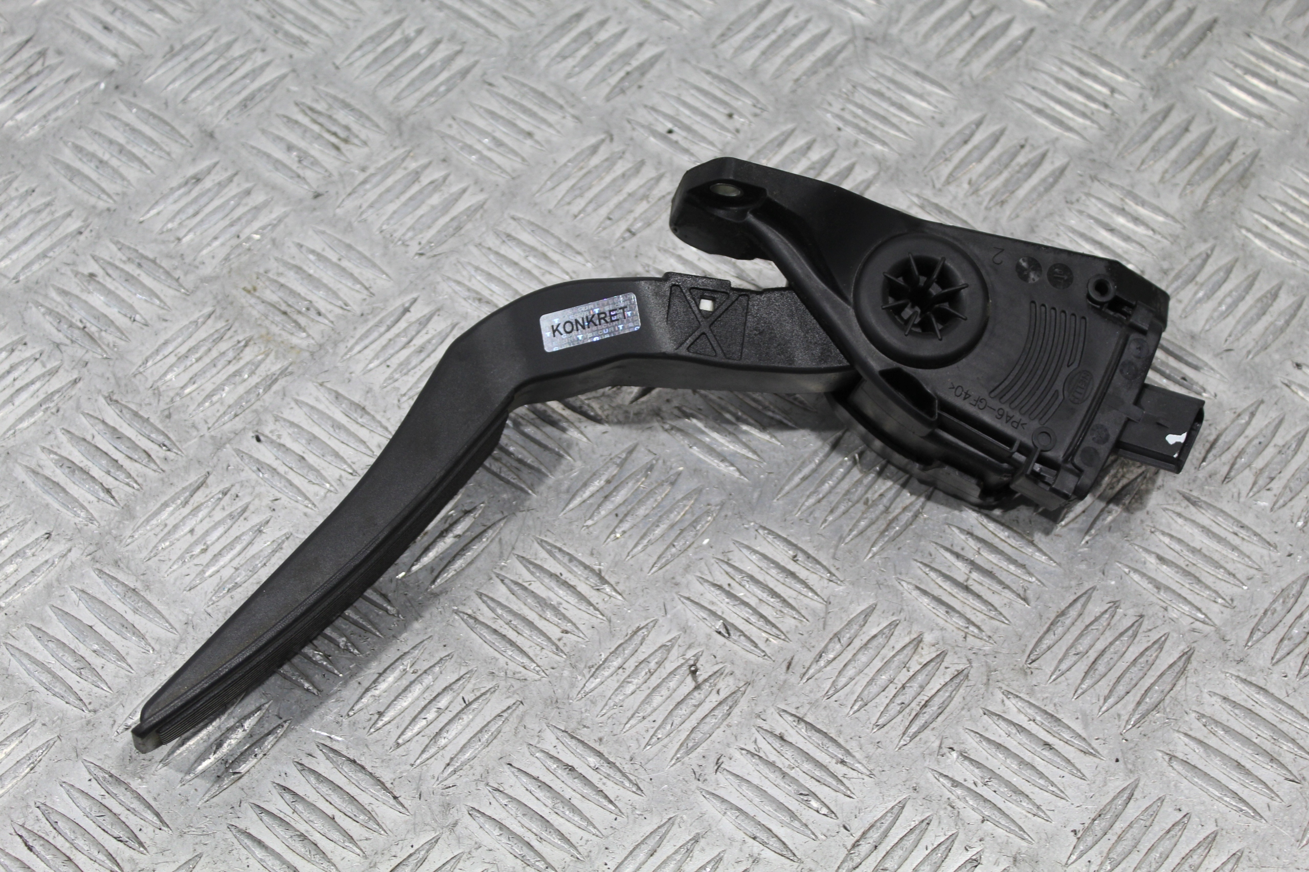 ch Jeepアヒル WAHACZ PRZEDNI GÓRNY LEWY K621608 SKP (DODGE Durango, JEEP