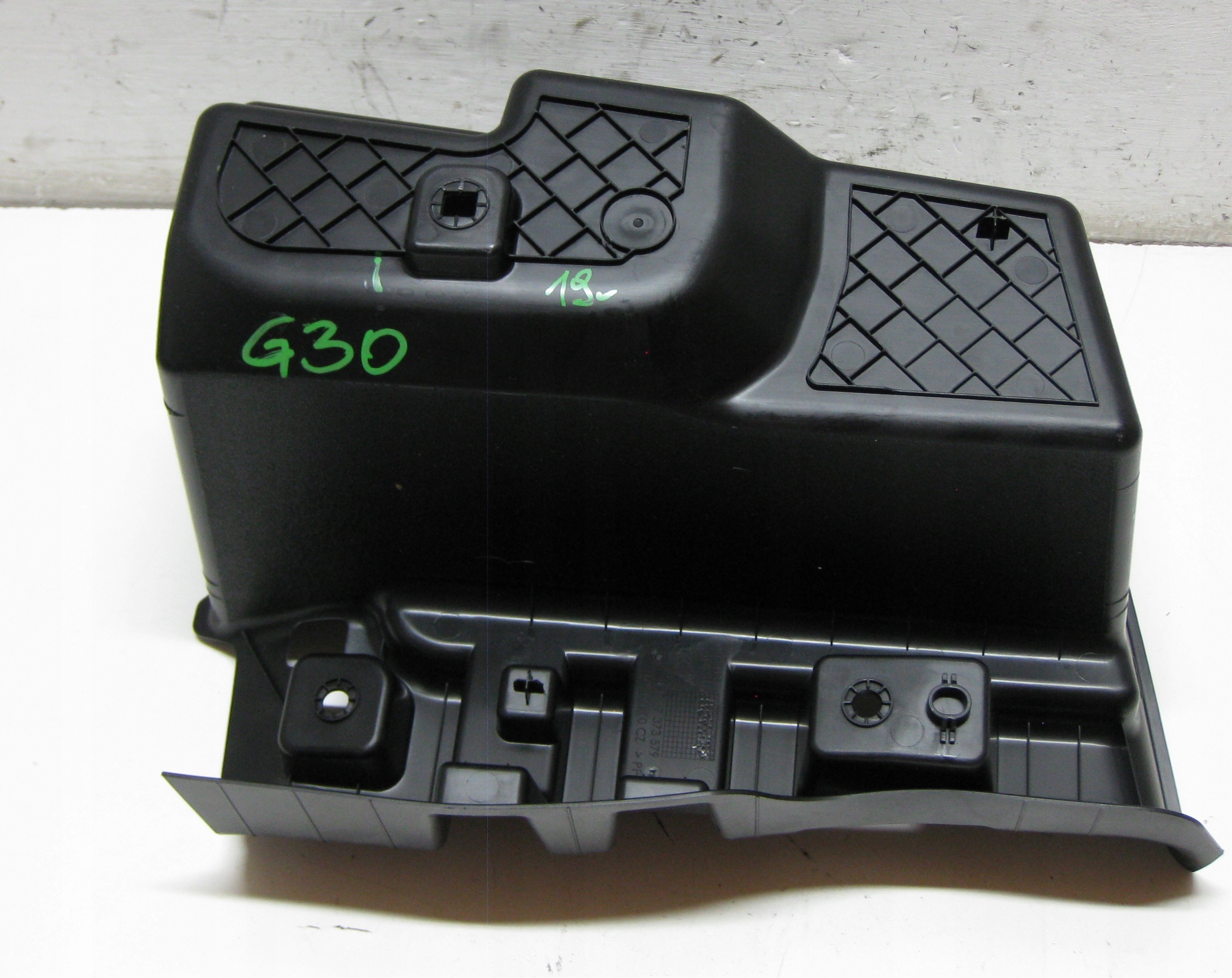 BMW 5 G30 3.0D 19R passenger compartment boot left 7373579