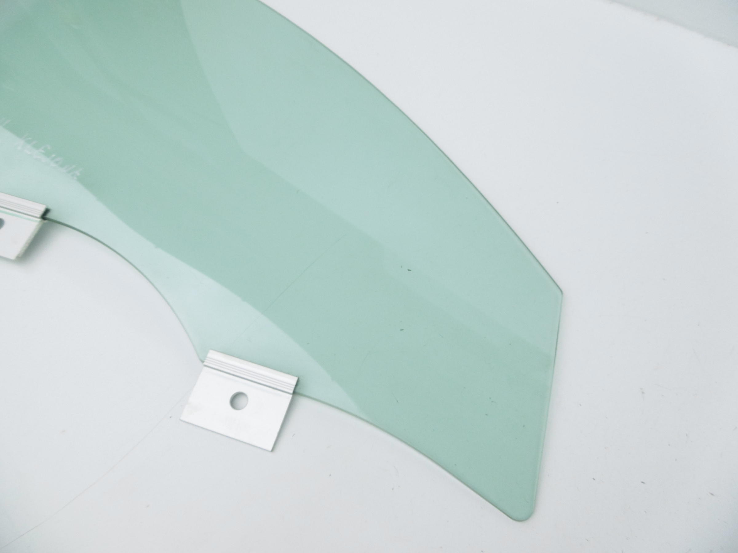 SZYBA DRZWI PRAWY PRZÓD KLEJONA VOLVO S60 II V60 Producent części Volvo OE