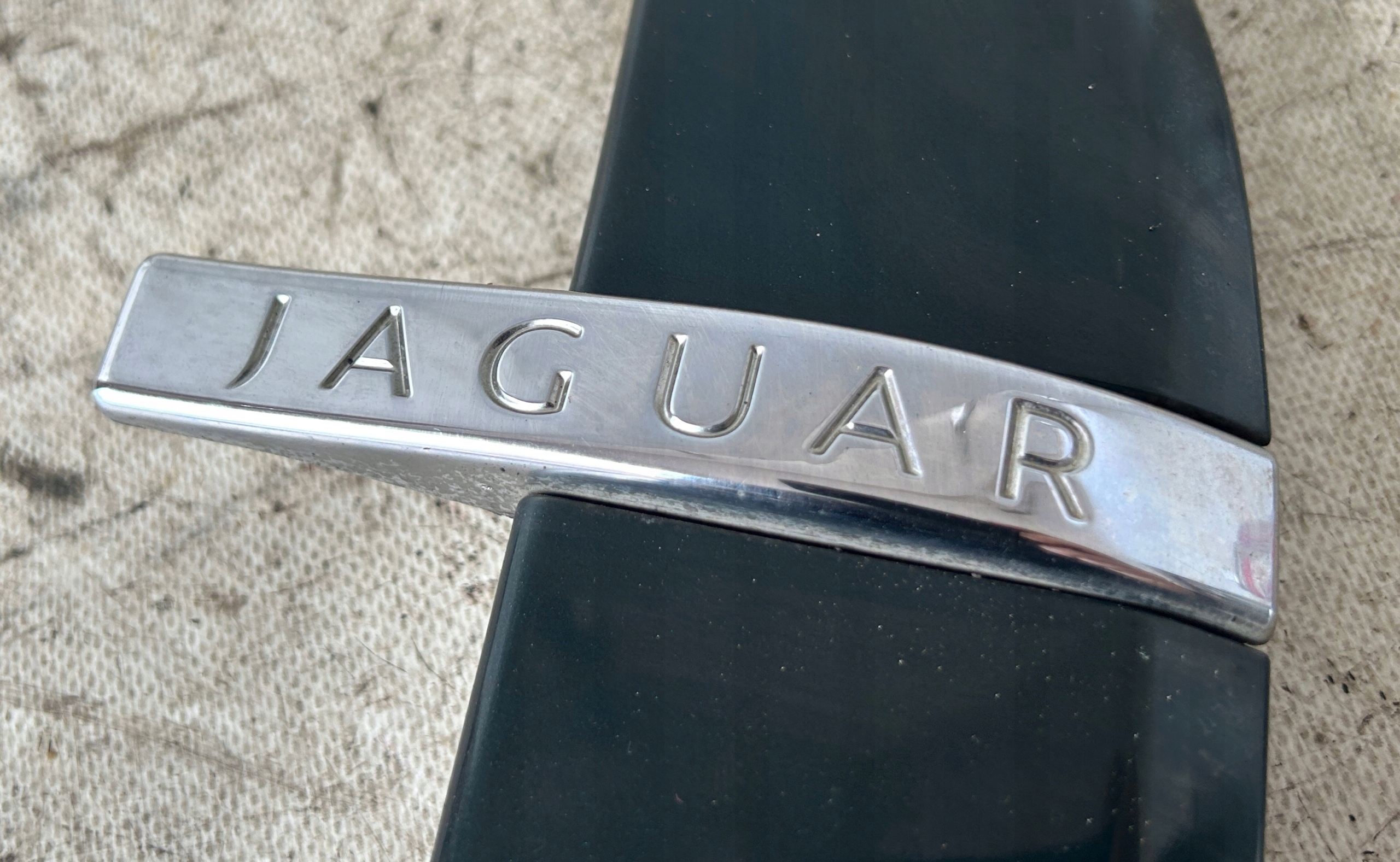 lišta blatníku pravá předek JAGUAR XF X250 HHN