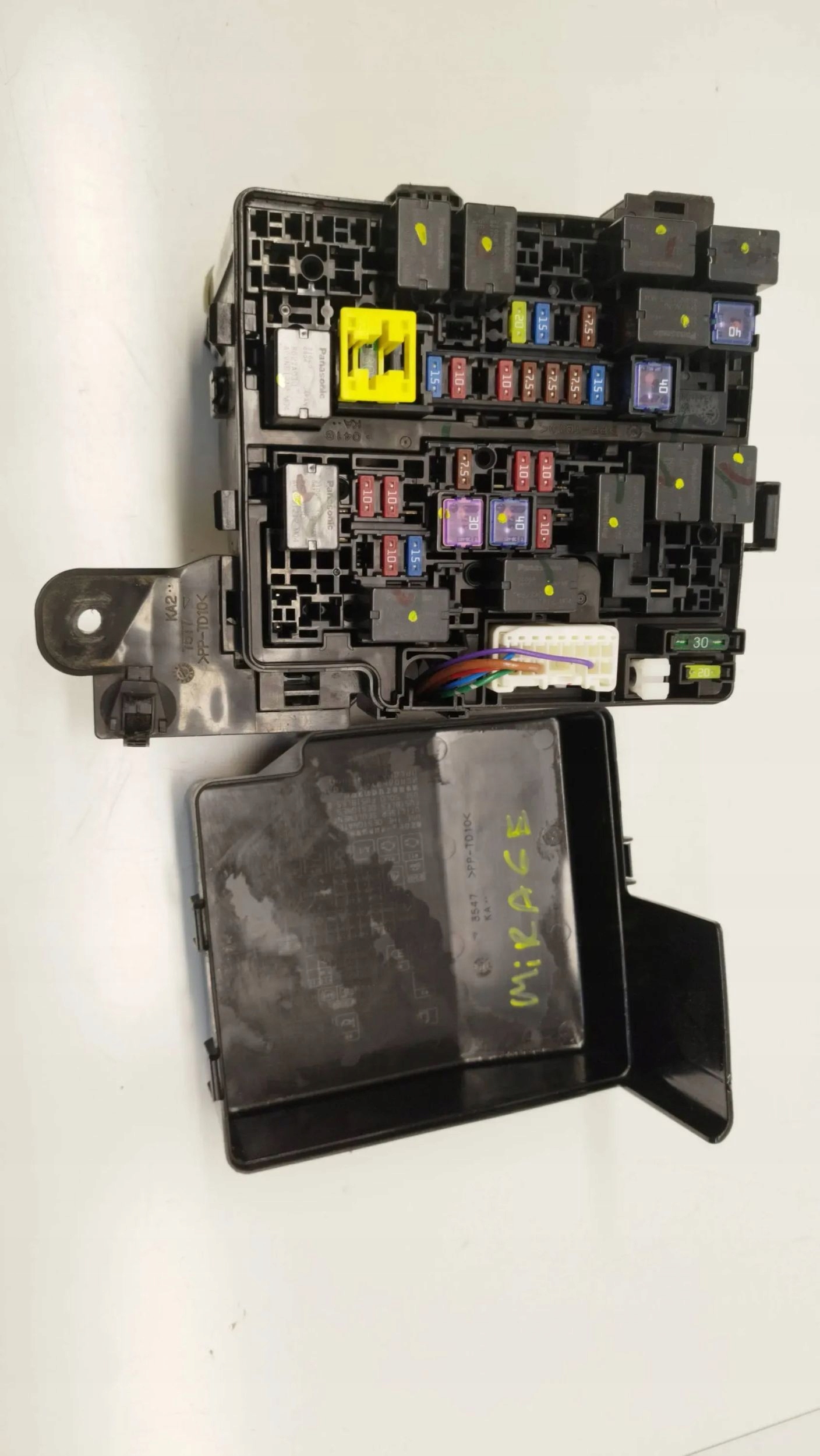 mitsubishi MIRAGE VI G4 ATTRAGE 2014 блок предохранителей / комплект