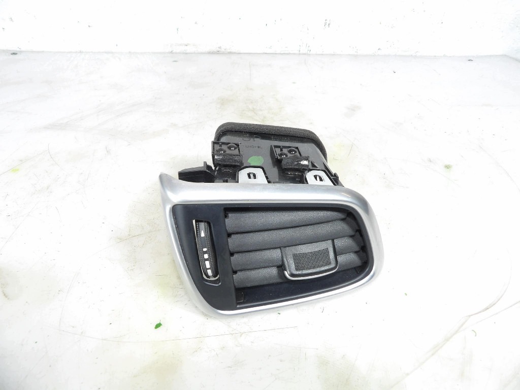 INFINITI Q30 lüftungsgitter des lüfters links 687615DF0A