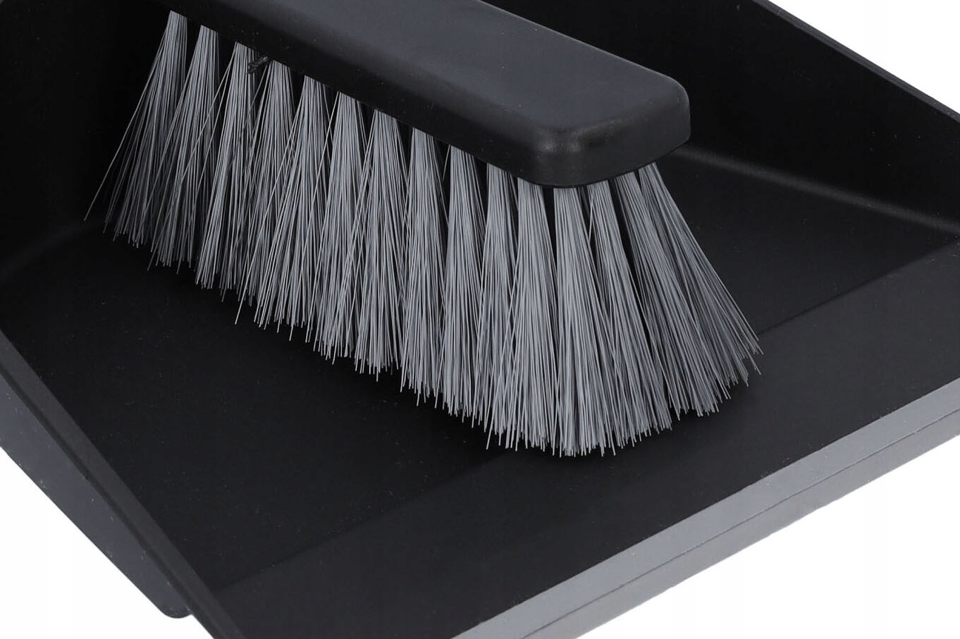 Szufelka ze zmiotką do zamiatania czarny zestaw Marka Cadro