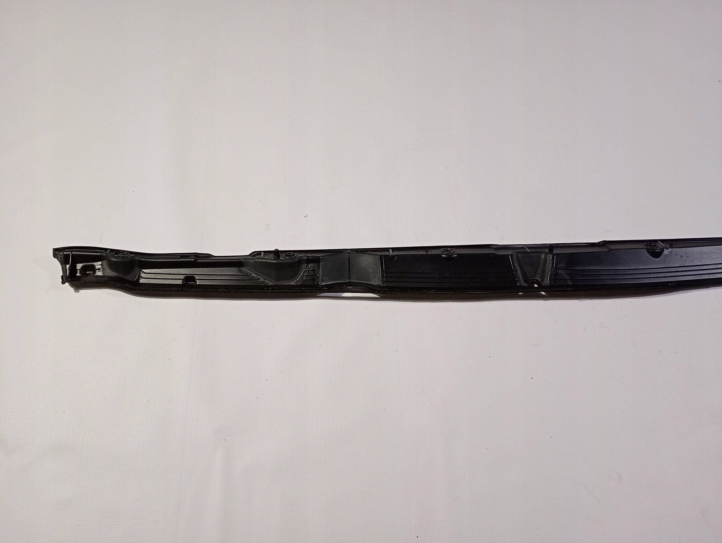 torpedo gasket moulding below szybe pillar Chrysler Pacifica 2021