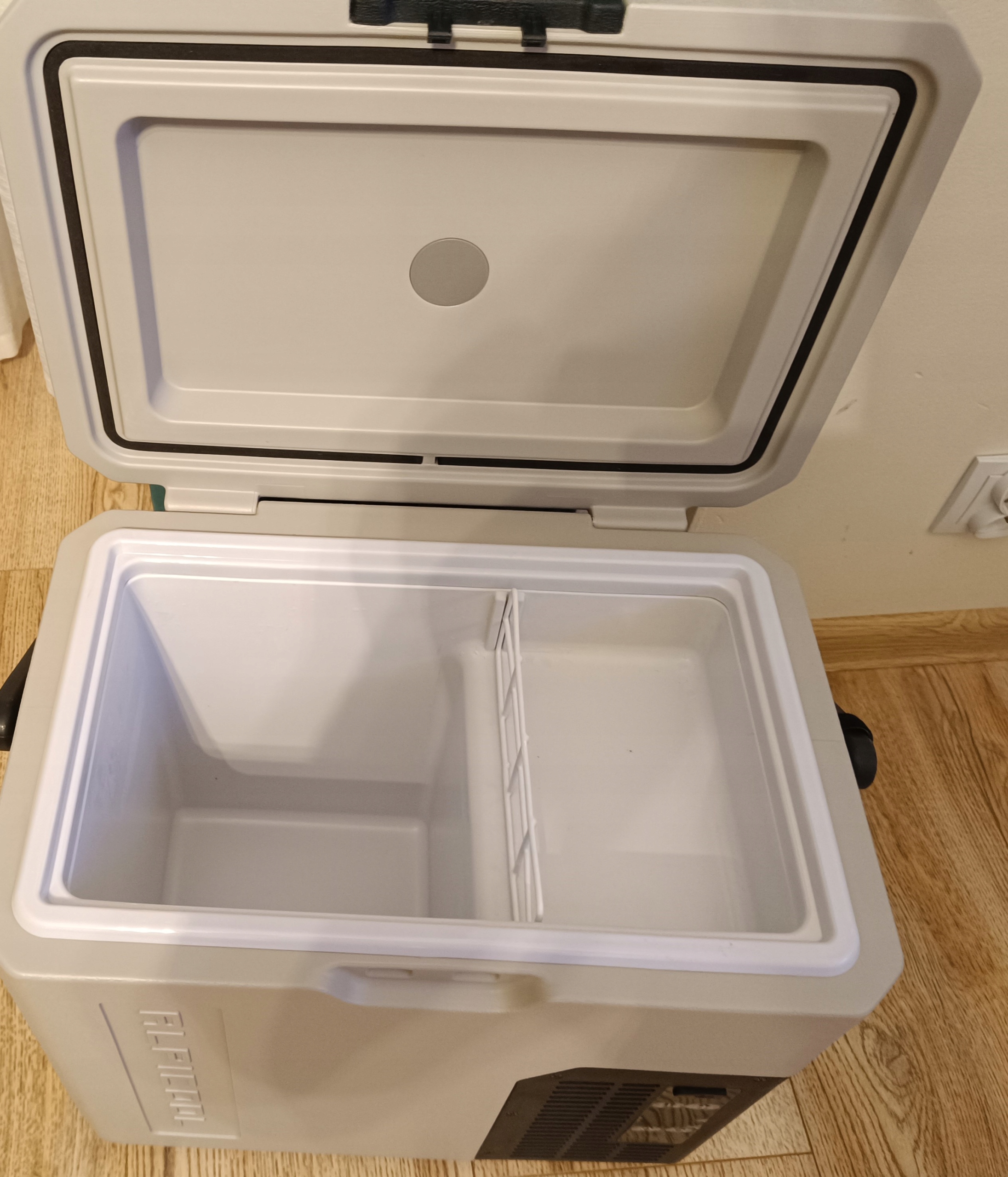 ALPICOOL P18 LODÓWKO-ZAMRAŻARKA TURYSTYCZNA 18L 12-24V SZARA -20 do +20 Klasa efektywności energetycznej E