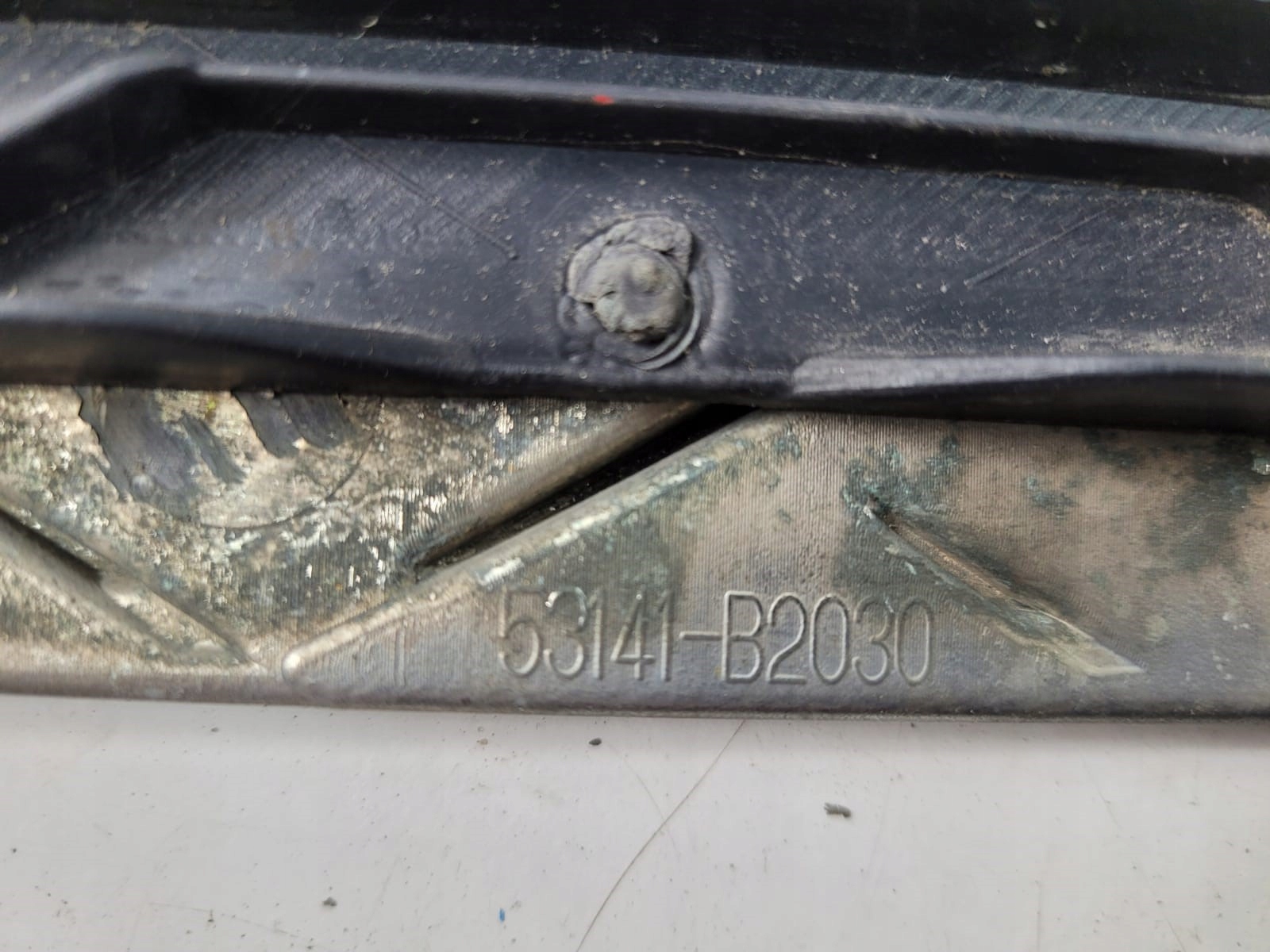 Daihatsu TREVIS решетка радиатора