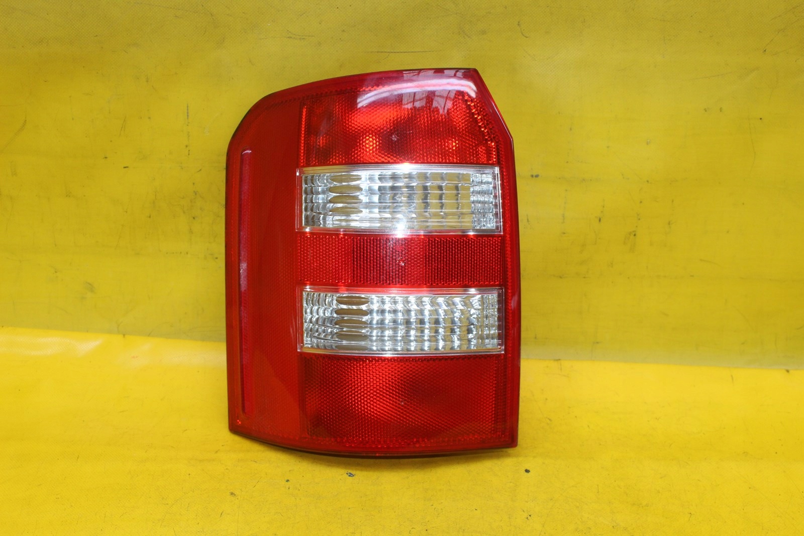 ФАРА ЛІВИЙ ЗАД. ЗАДНЯ AUDI A2 286601