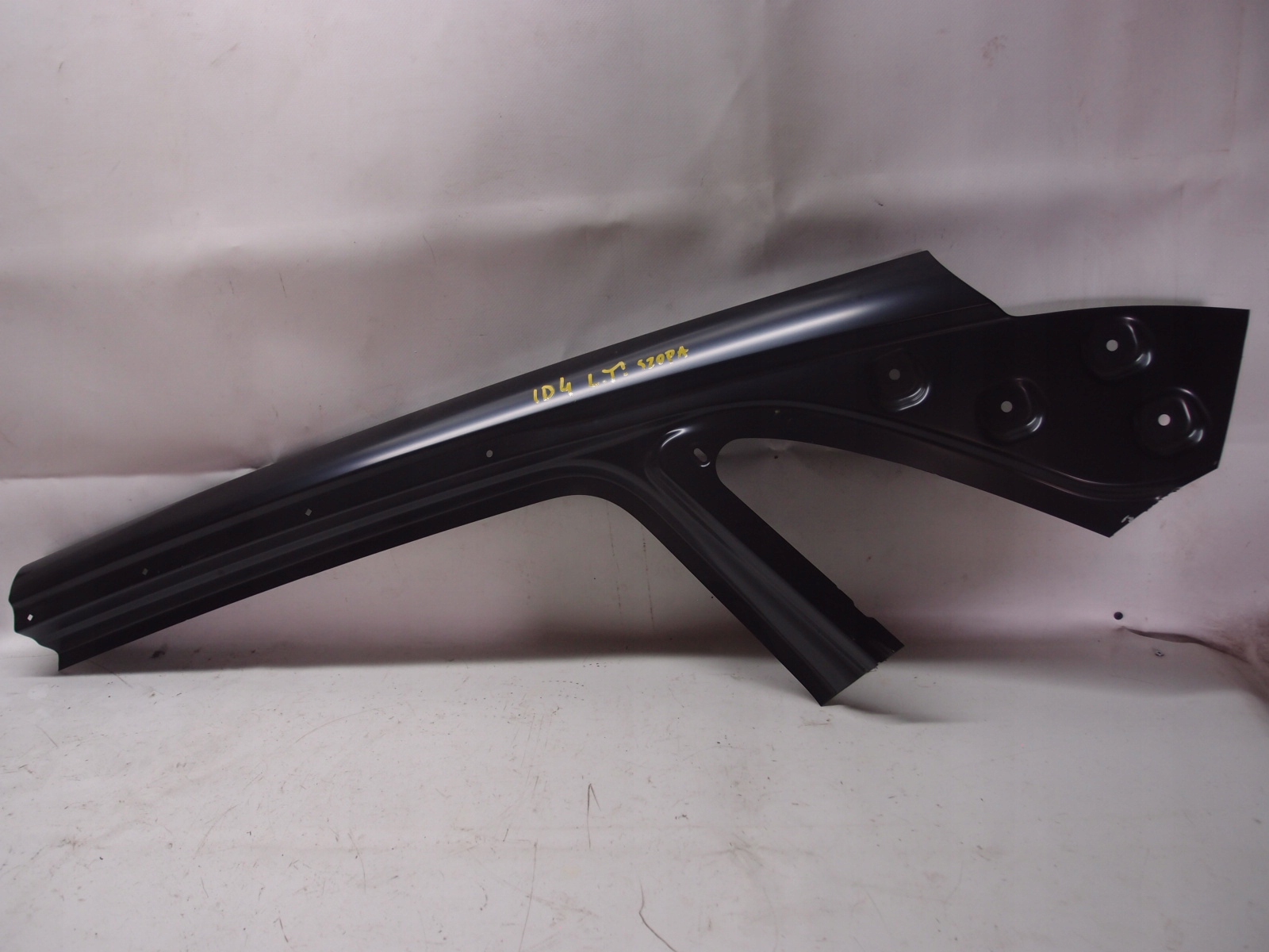 POSZYCIE SŁUPKA LEWY TYŁ VW ID4