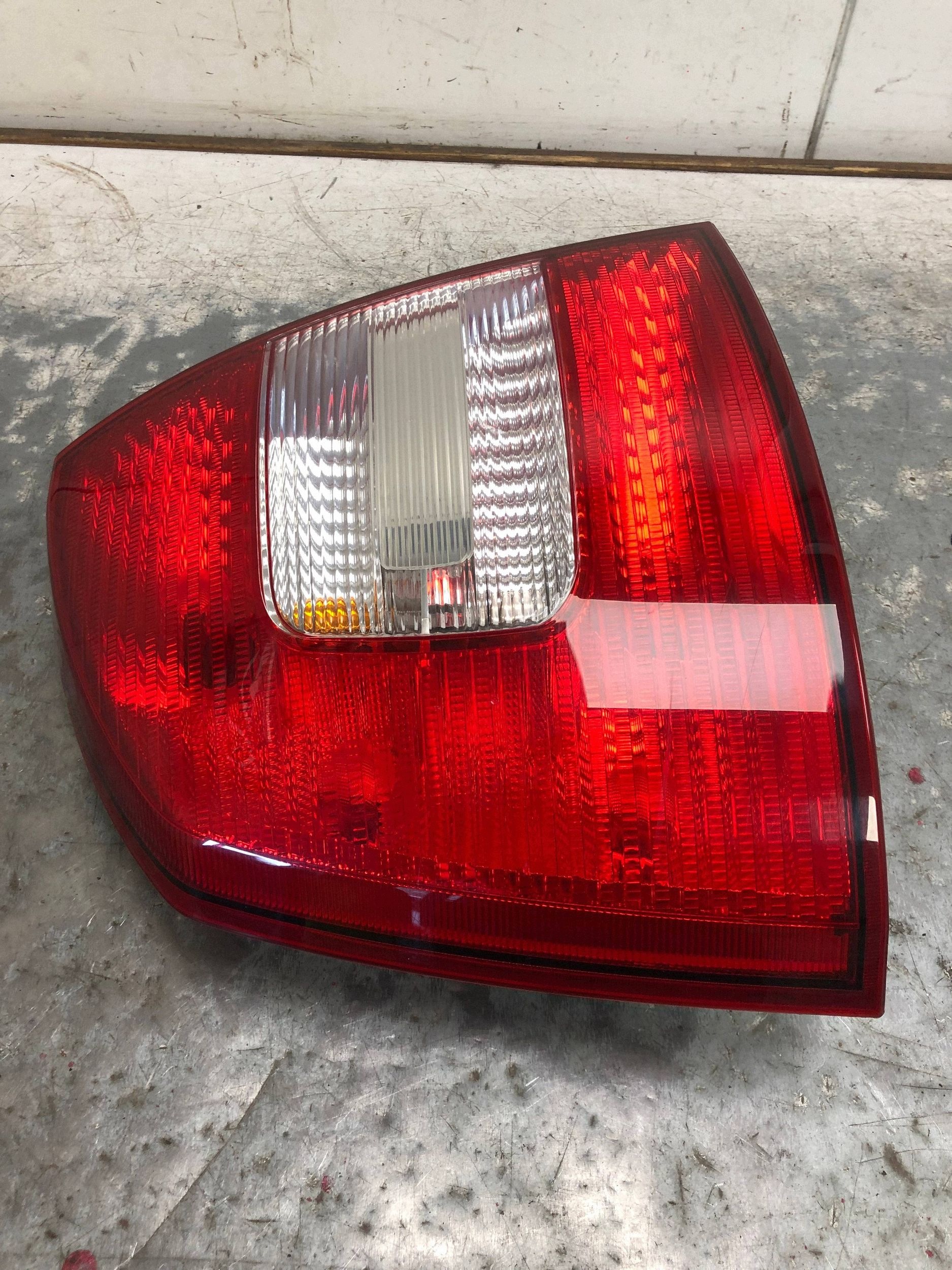 light left rear part SKODA OCTAVIA MK2 LIFT HB 1Z5945095B