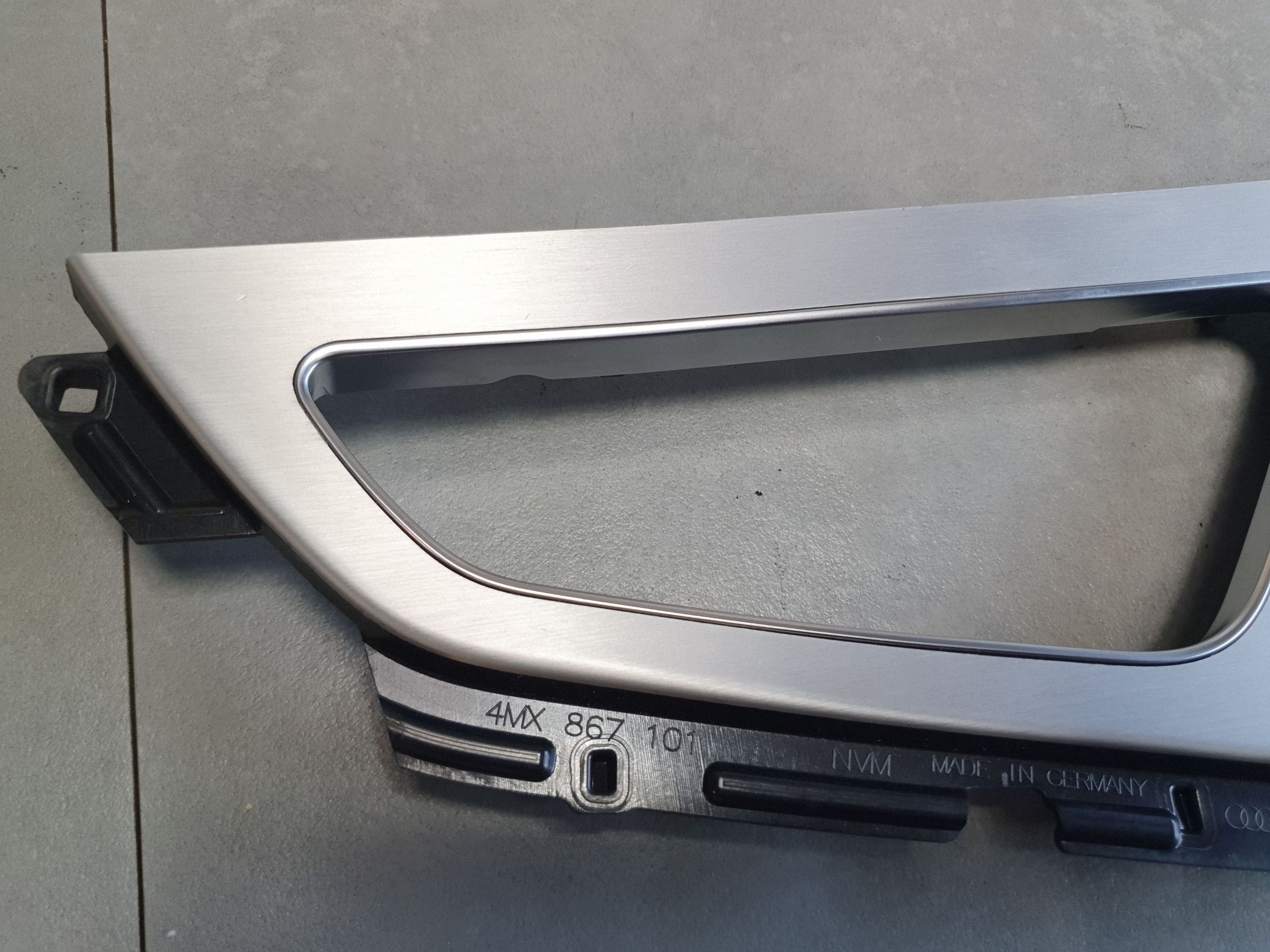 Audi Q7 4M moulding DEKOR door left front 4M0867101K