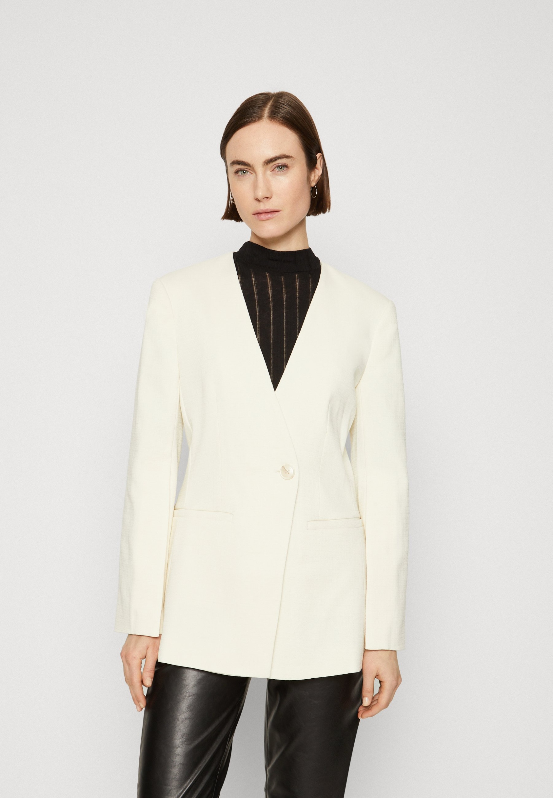 Žaket s knoflíky na rukávech By Malina 32