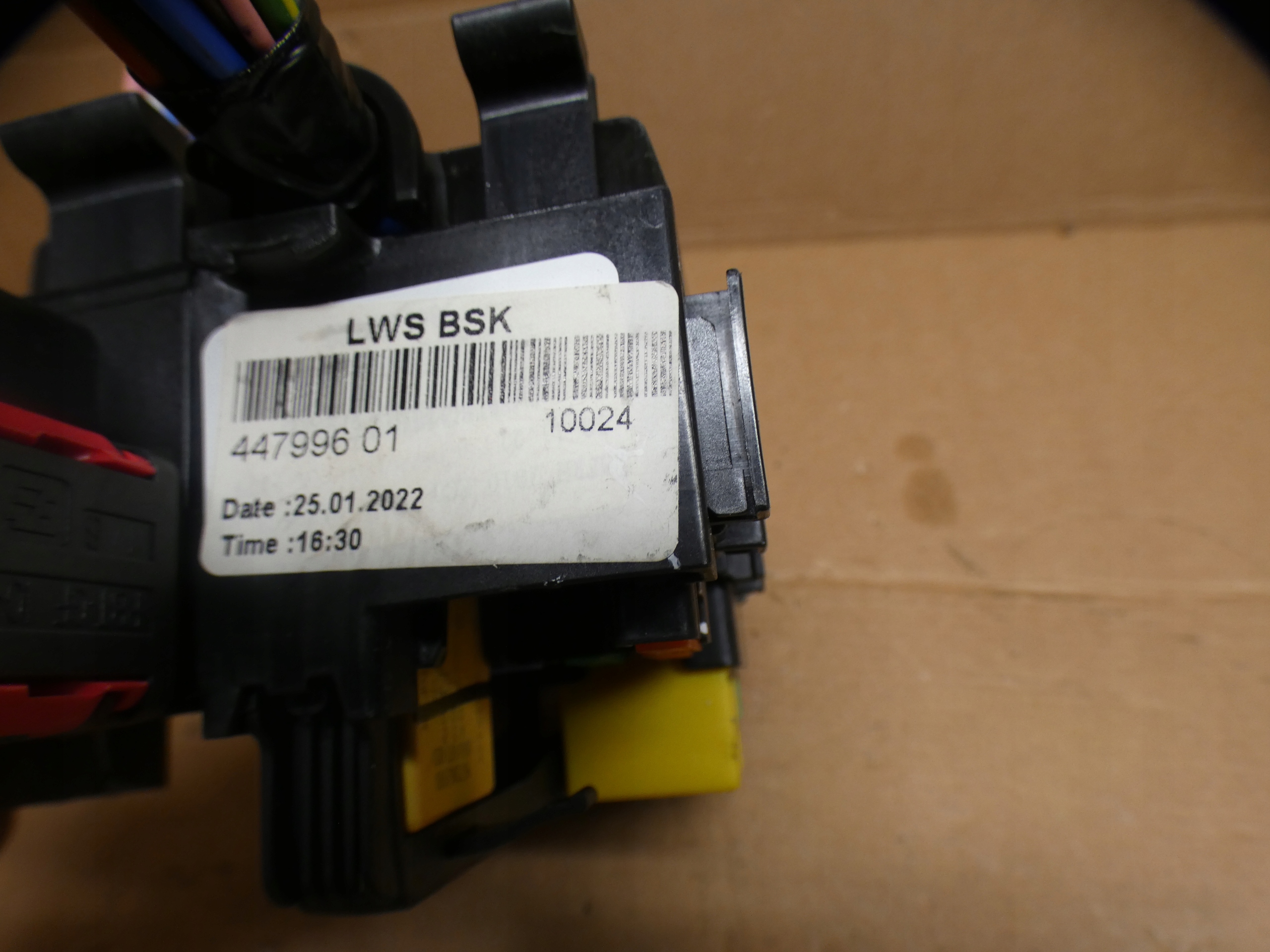 Module fusibles Peugeot 3008 II 9806192580