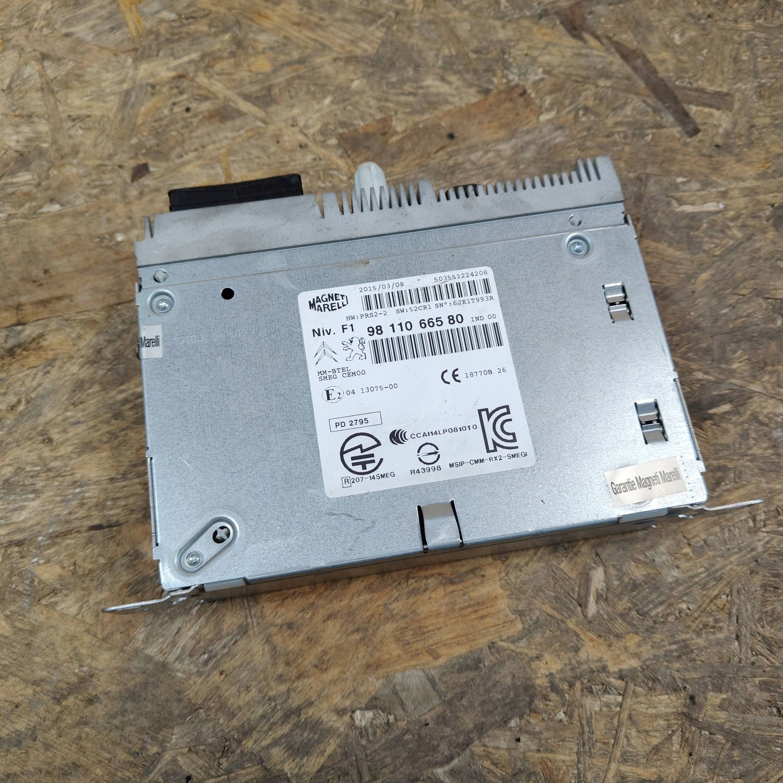 Stacja multimedialna Peugeot 2008 e 9811066580