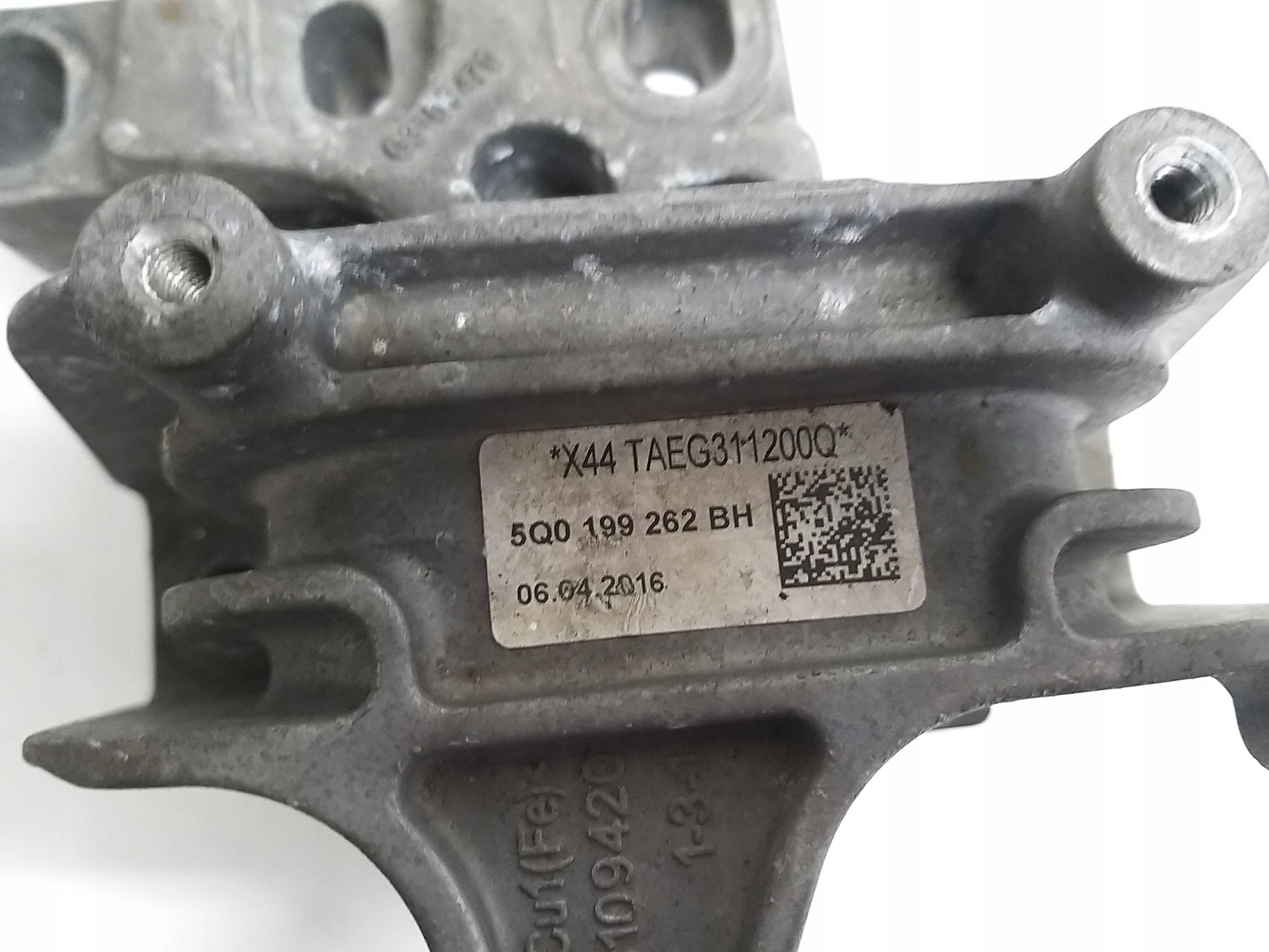 GOLF VII PASSAT B8 OCTAVIA III 1.6 TDI support engine mount right