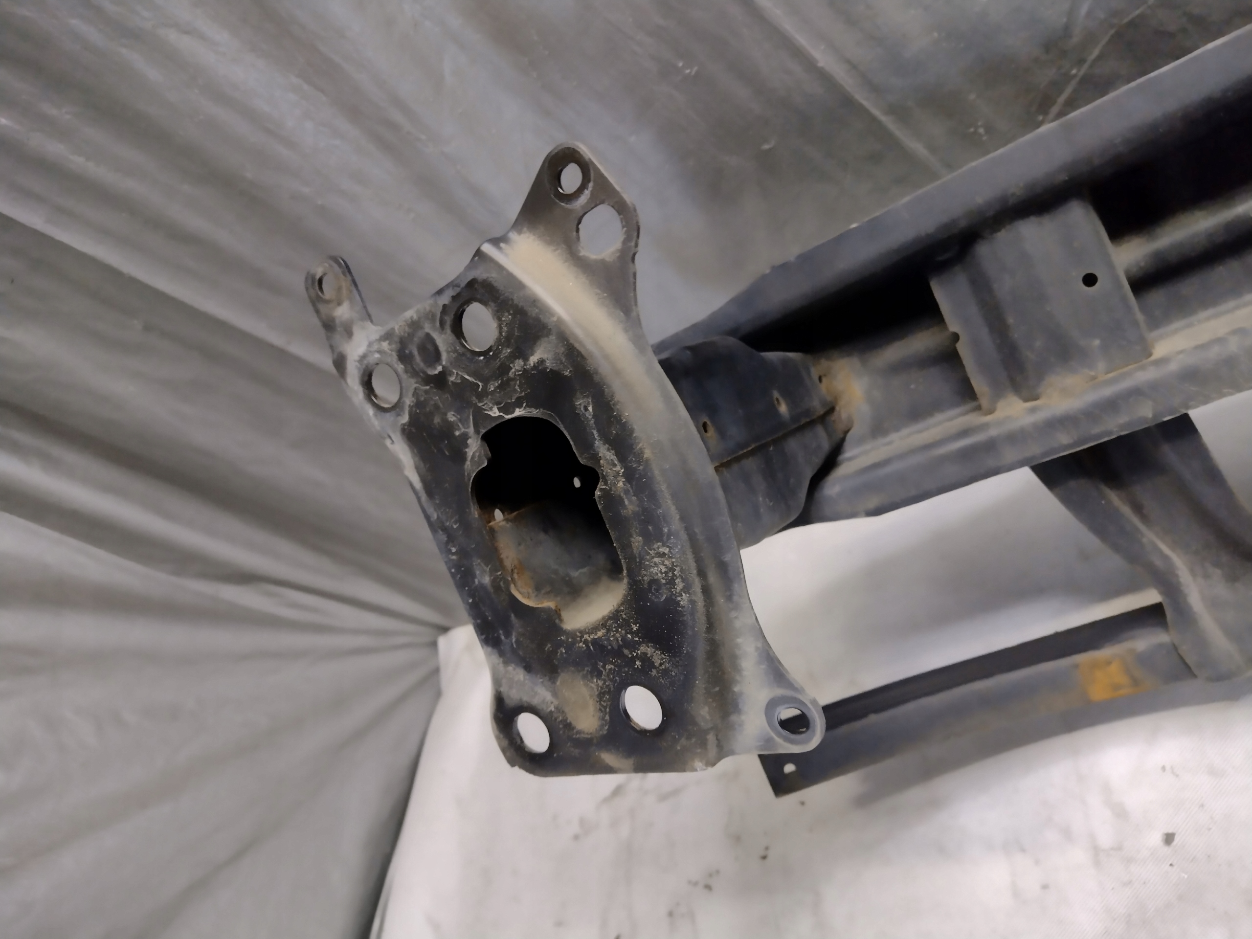 sider wall support of the front Volkswagen Passat B6