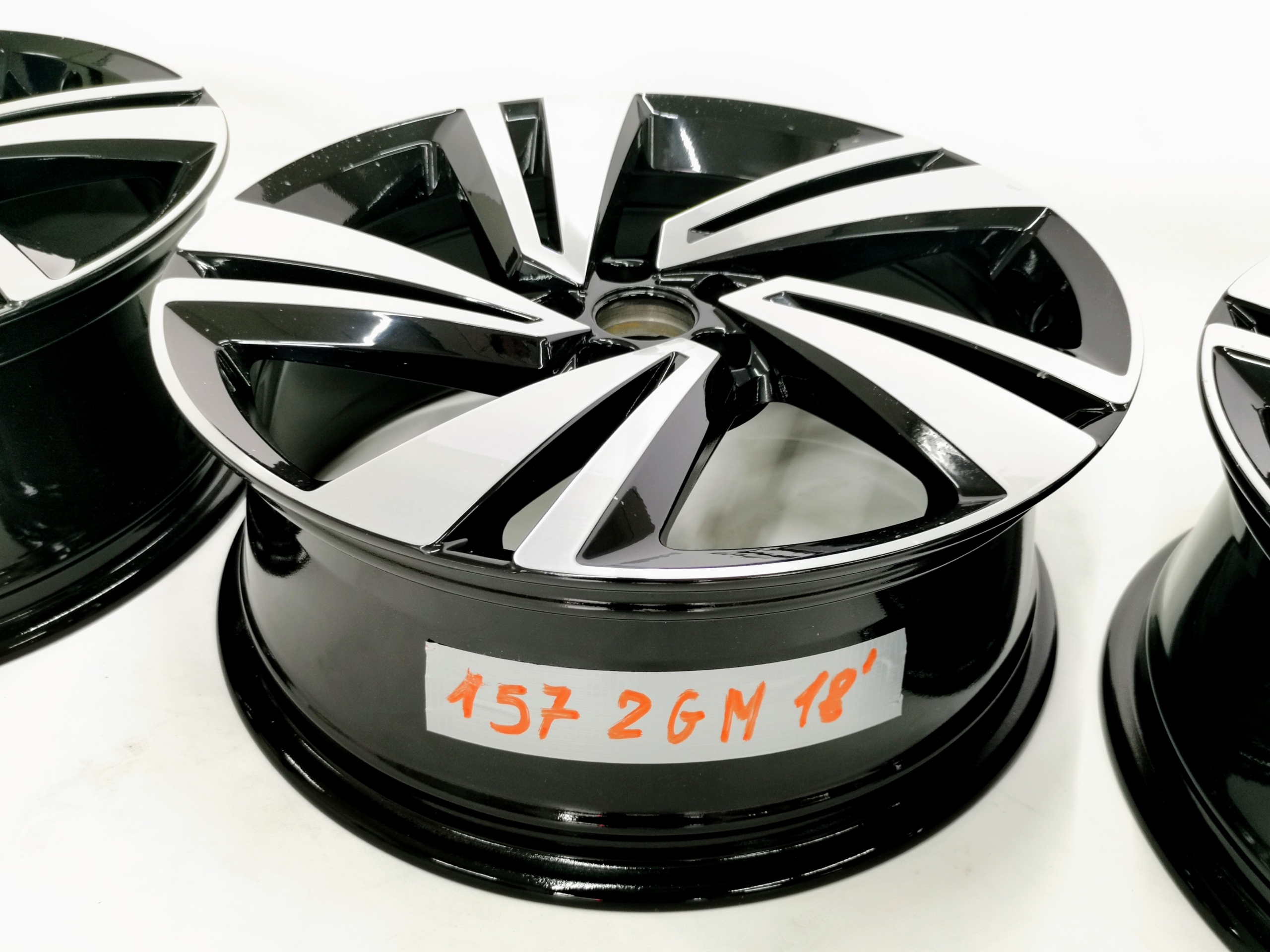 ALUFELGI 18' VW T-CROSS 7x18 ET39 2GM601025H KPL Powłoka Połysk