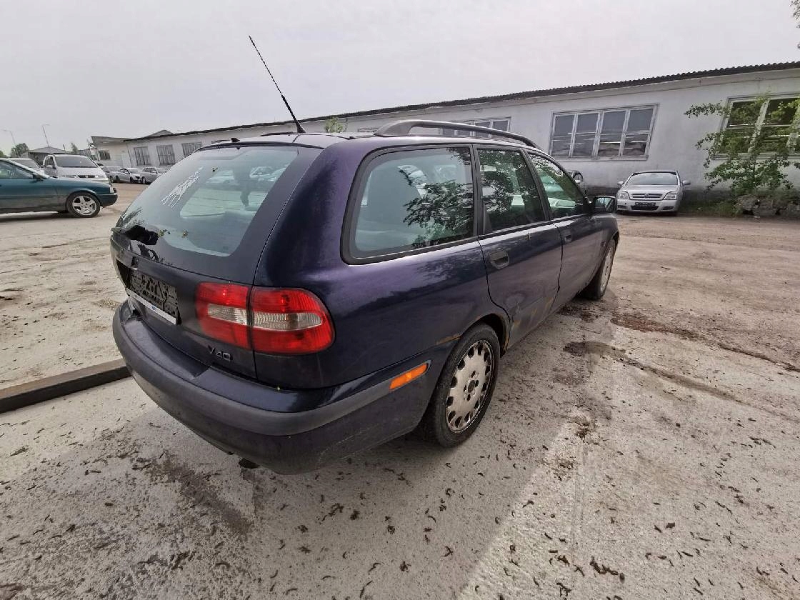 volvo V40 шланг интеркулера 2001 1.9л