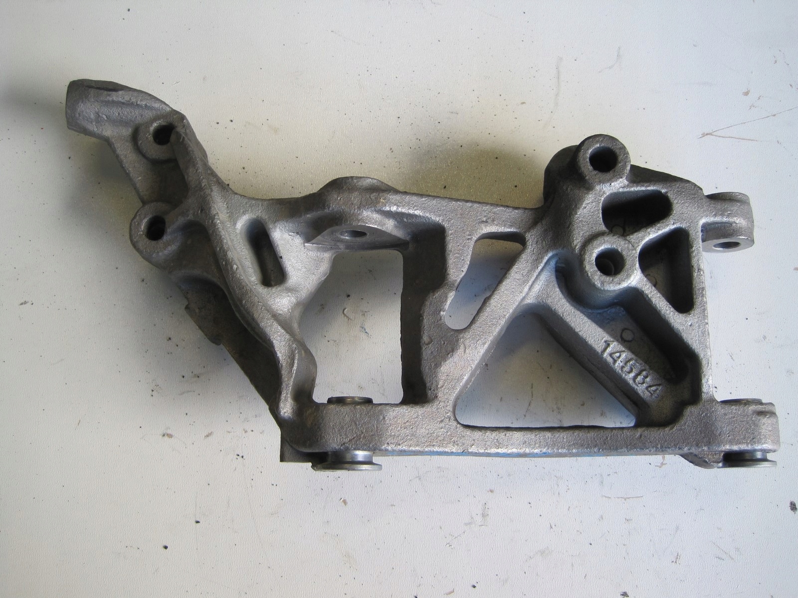 SUPPORT MASERATI GRECALE 2,0HYB 0670154512002643
