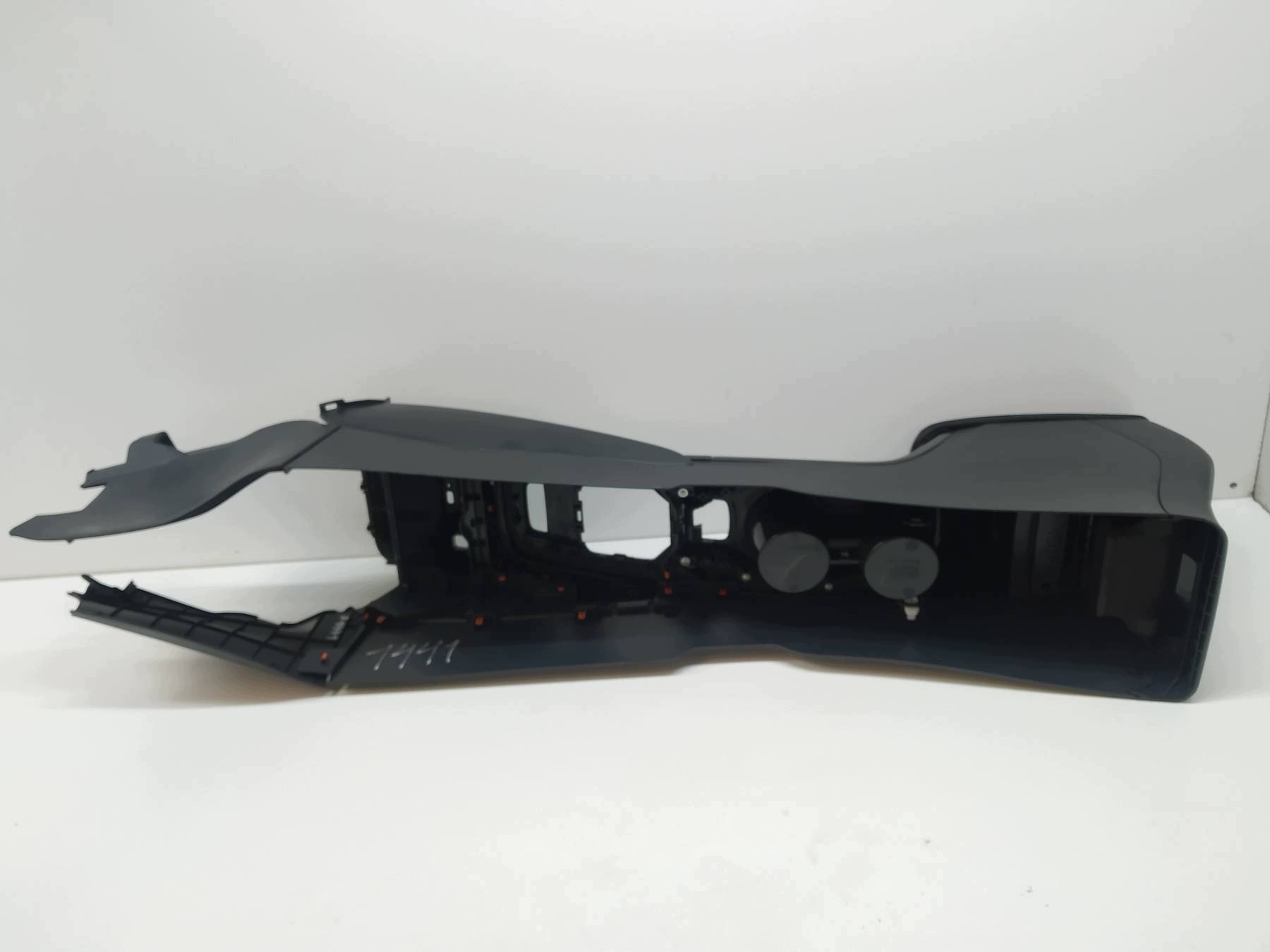 tunnel central armrest below INDUKCJE Toyota Corolla XII (2018-) E21