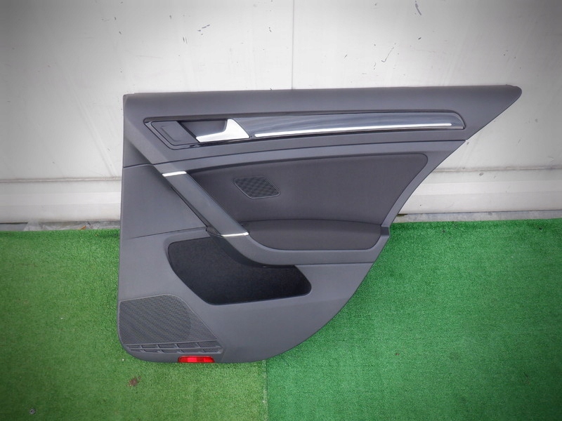 8 - VW GOLF VII ЗАДНЯЯ ПРАВАЯ ДВЕРЬ БЕКОН