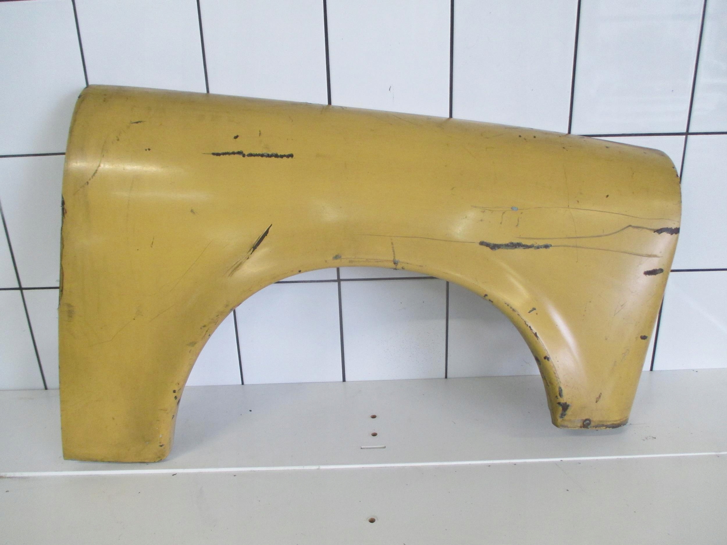 TRABANT BŁOTNIK PRAWY PRZÓD