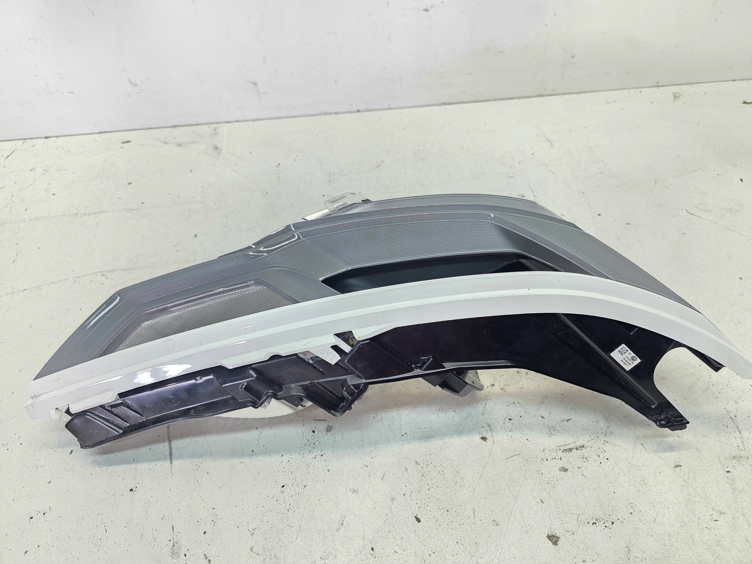 indicator LED ODBLYSNIK KLOSZA right front AUDI A6 C8 219401-02R