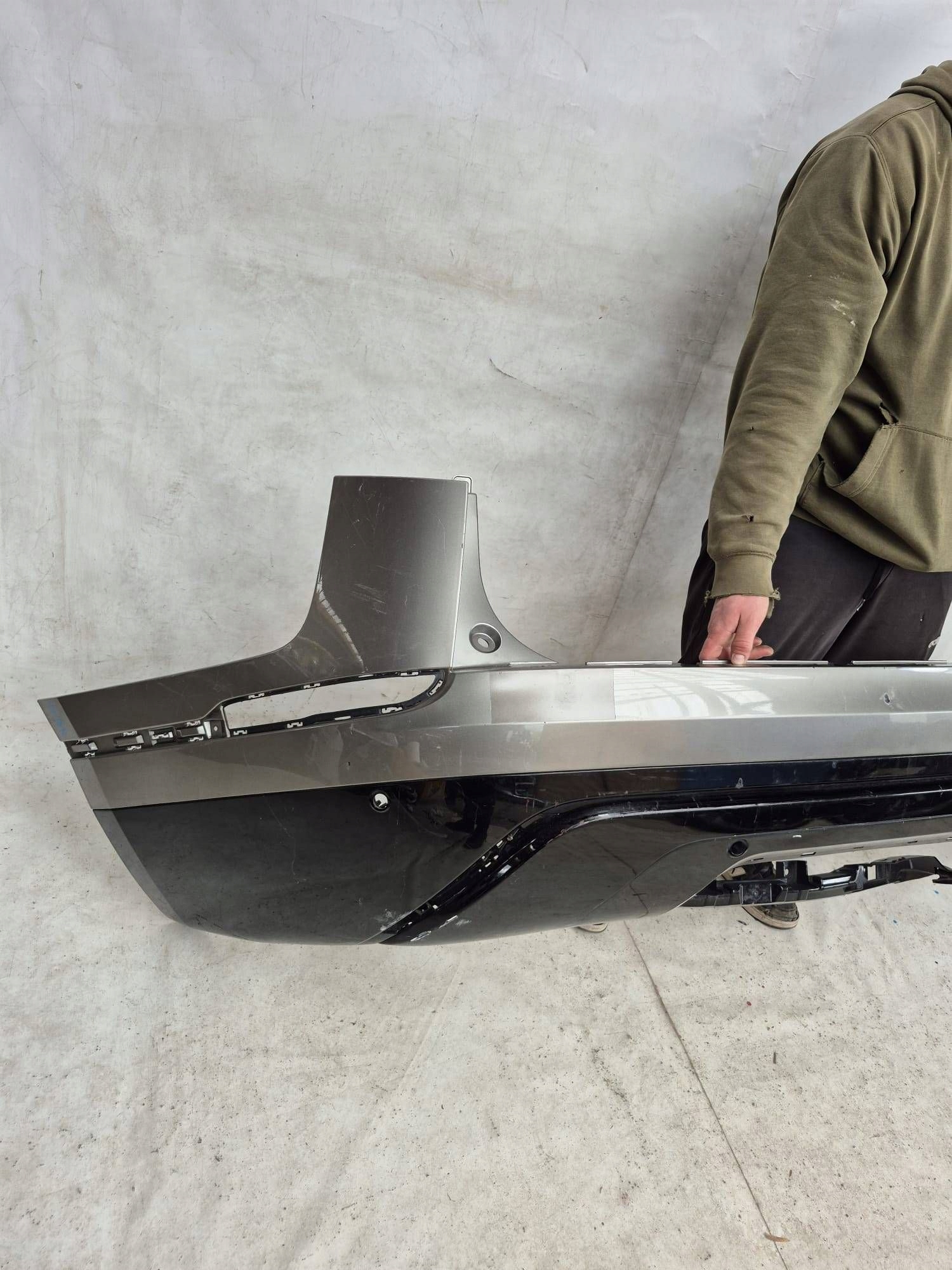 RANGE ROVER VELAR R-DYNAMIC 17-23 bumper rear part rear PDC J8A2-17A958