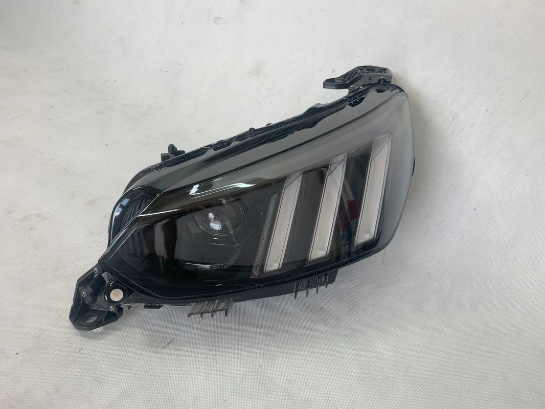 Peugeot 208 2008 2 II 19r Reflektor left light left 2019 9841642080