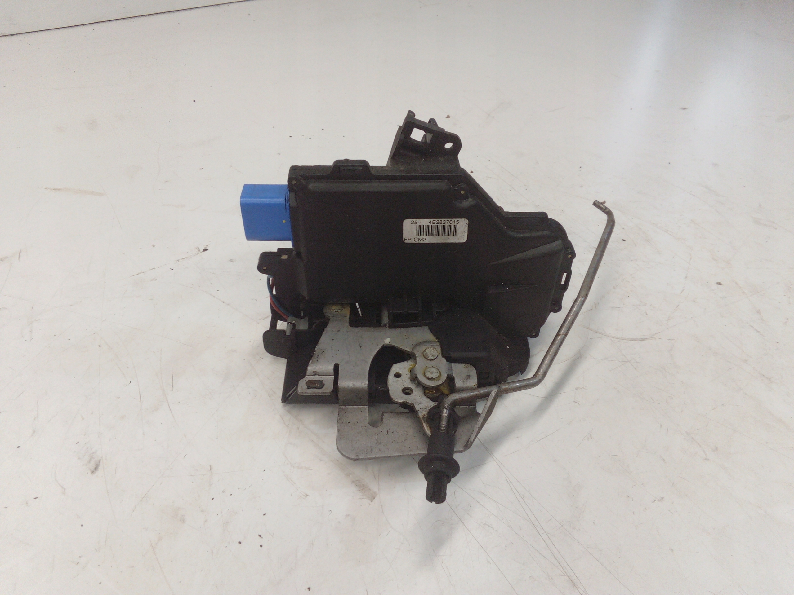 lock door left front AUDI A8 D3 4E2837015 7 PIN
