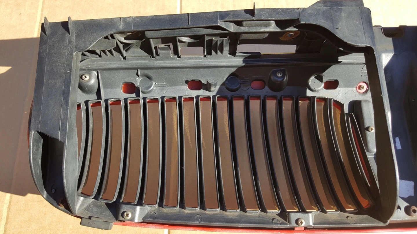 JAGUAR X-TYPE GRILL ATRAPA CHŁODNICY 1X43-5510-A Kolor czerwony